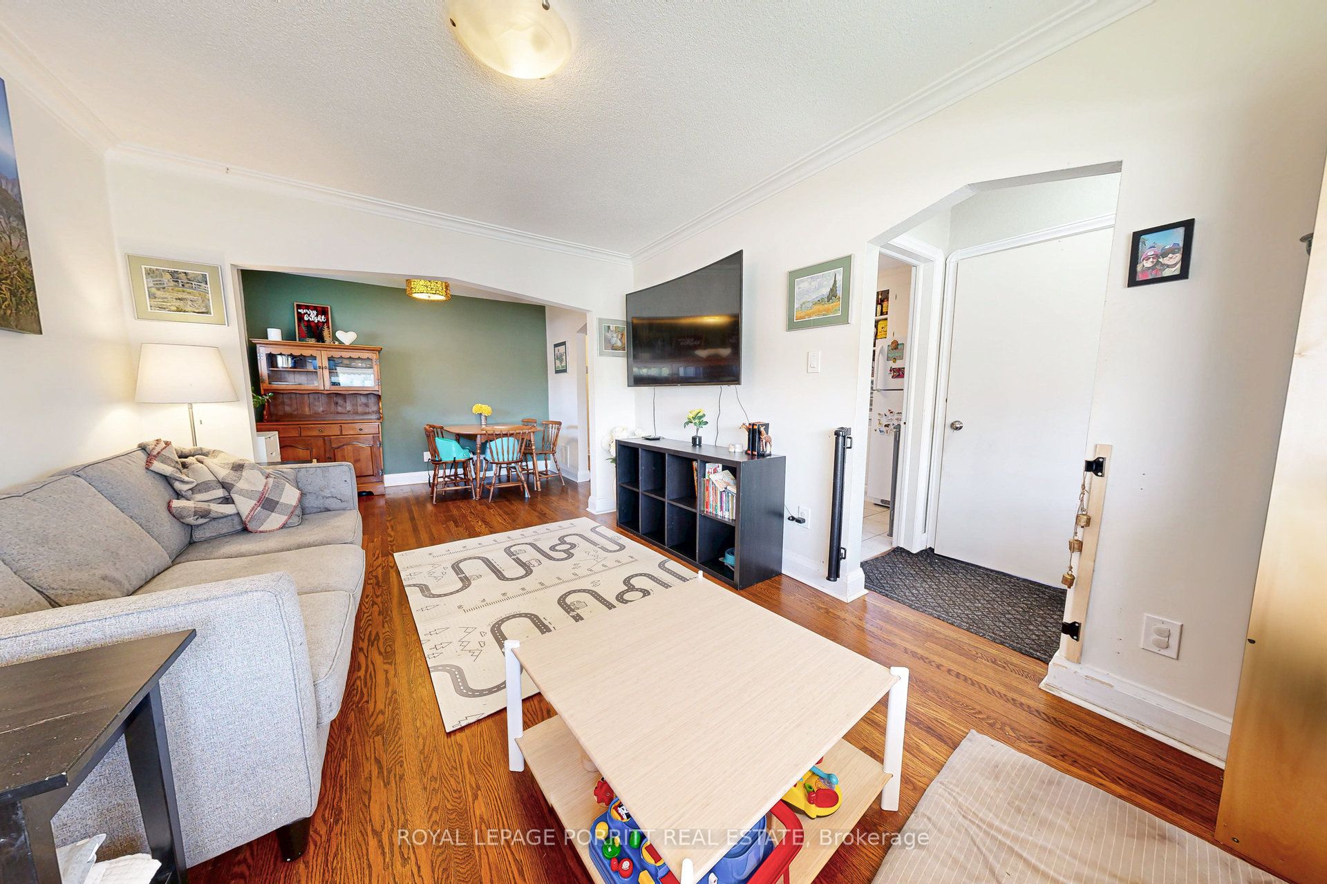 217 Alderbrae Avenue Property Photo 4