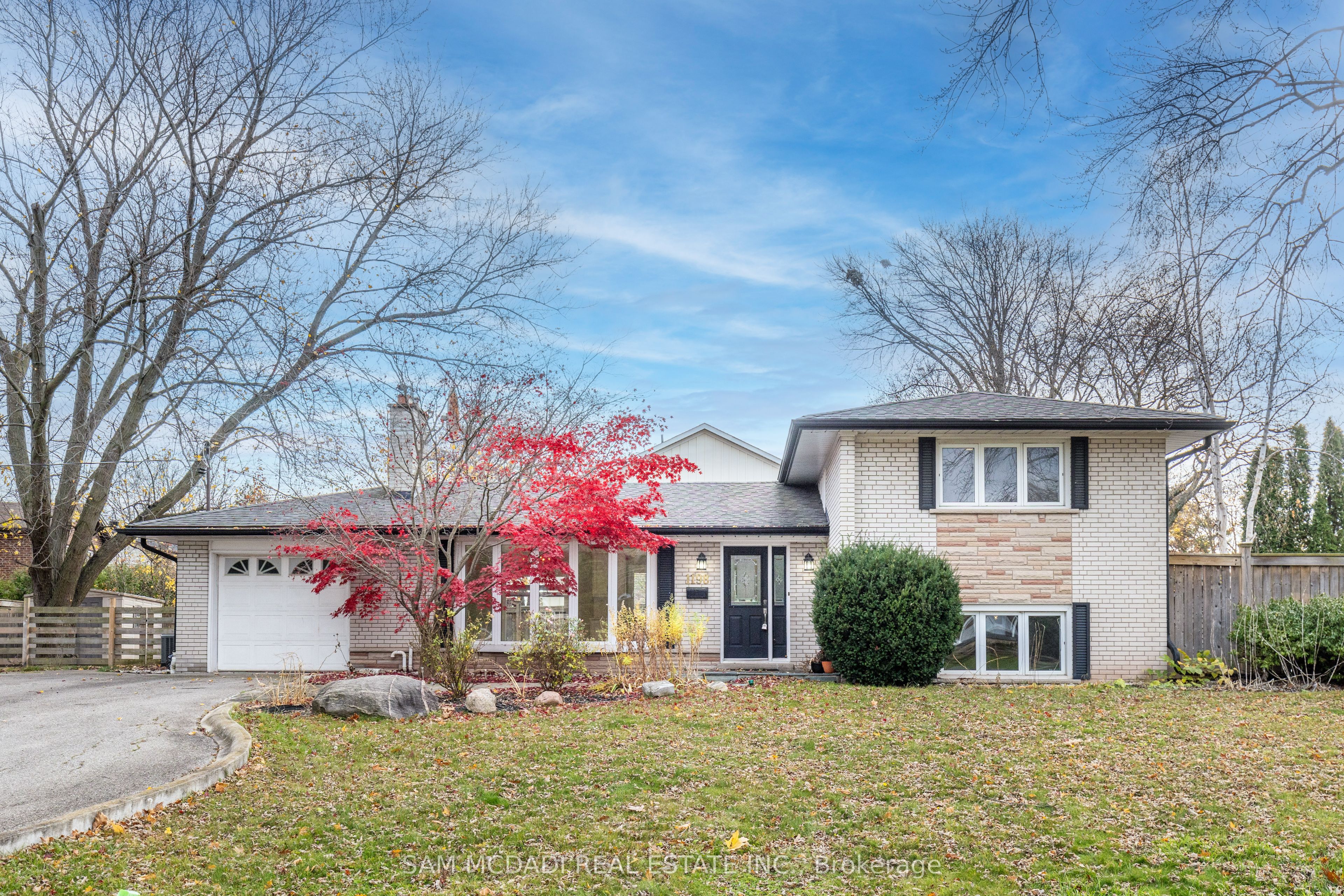 1198 Willowbrook Dr Property Photo 1
