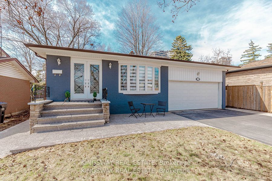 1395 Tyneburn Cres Property Photo 1