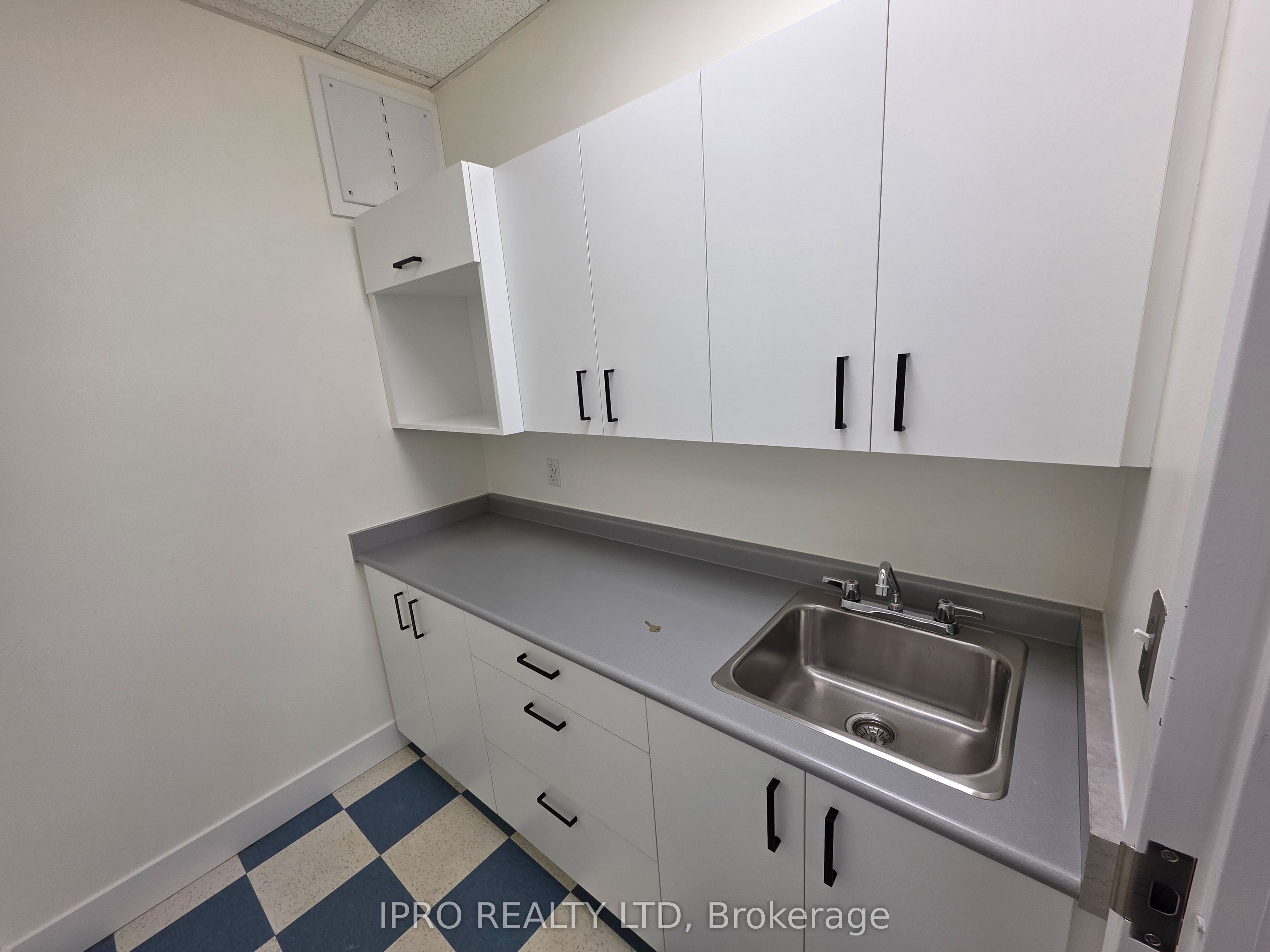 #307 - 2250 Bovaird Drive Property Photo 15