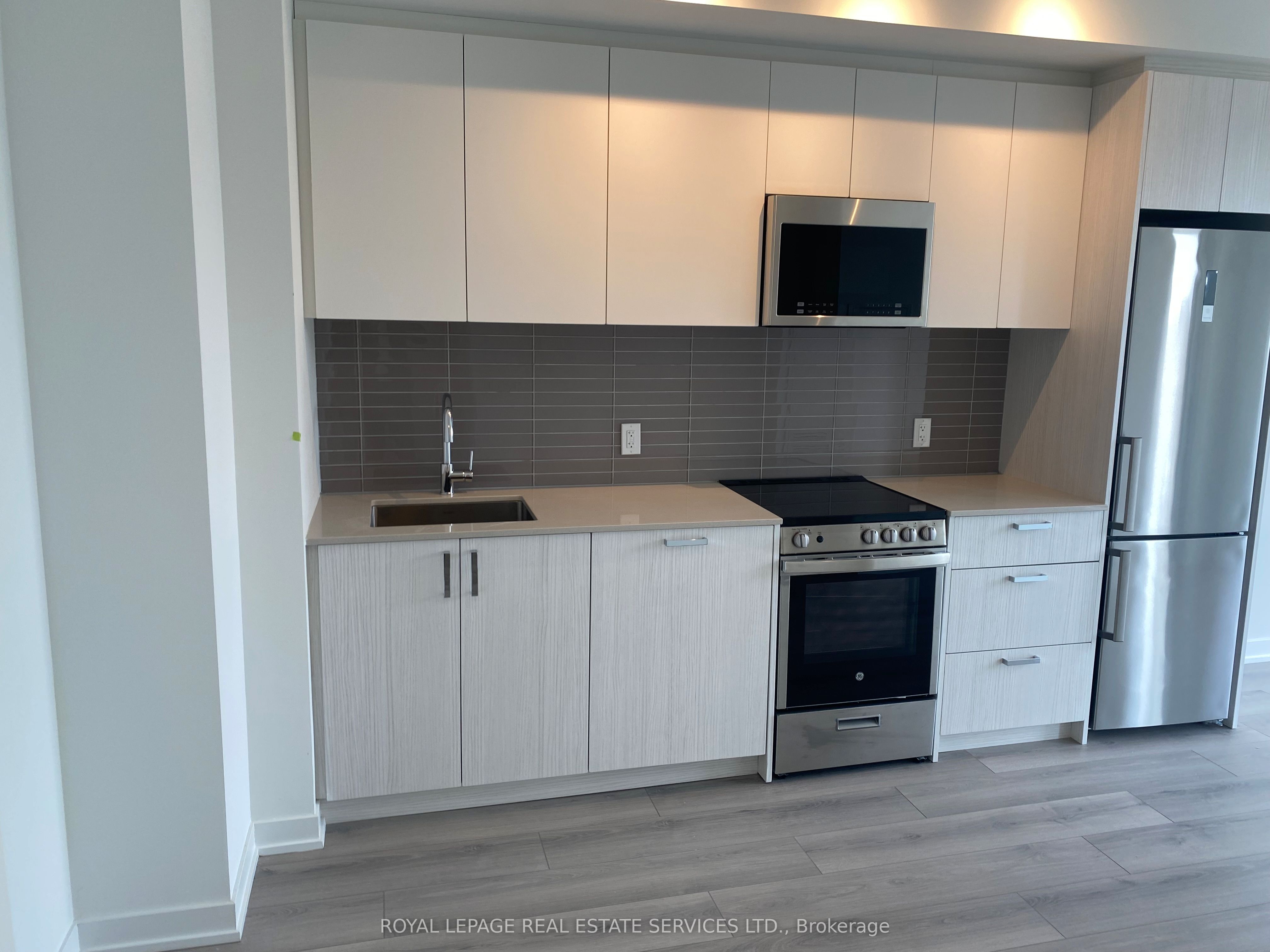 1787 St Clair Avenue W 621 Property Photo 4