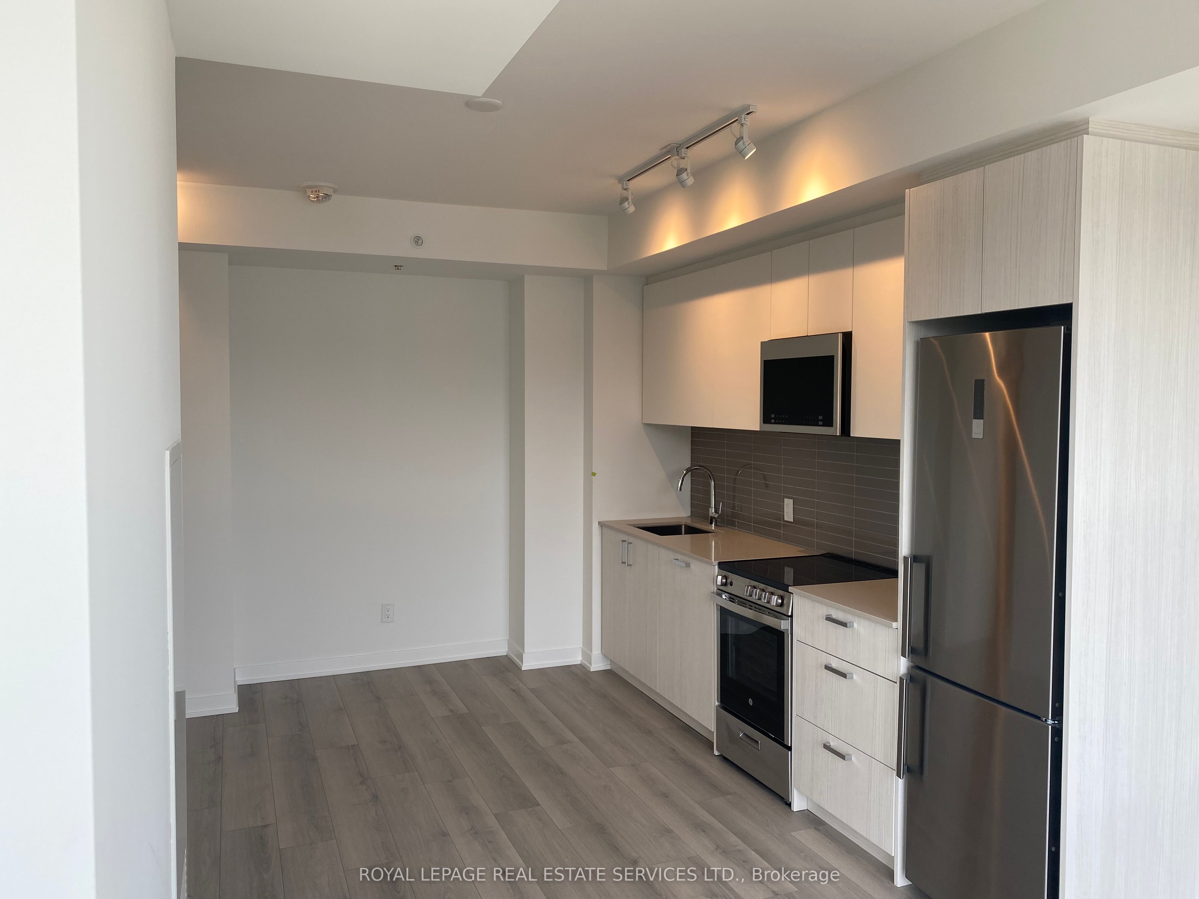 1787 St Clair Avenue W 621 Property Photo 8