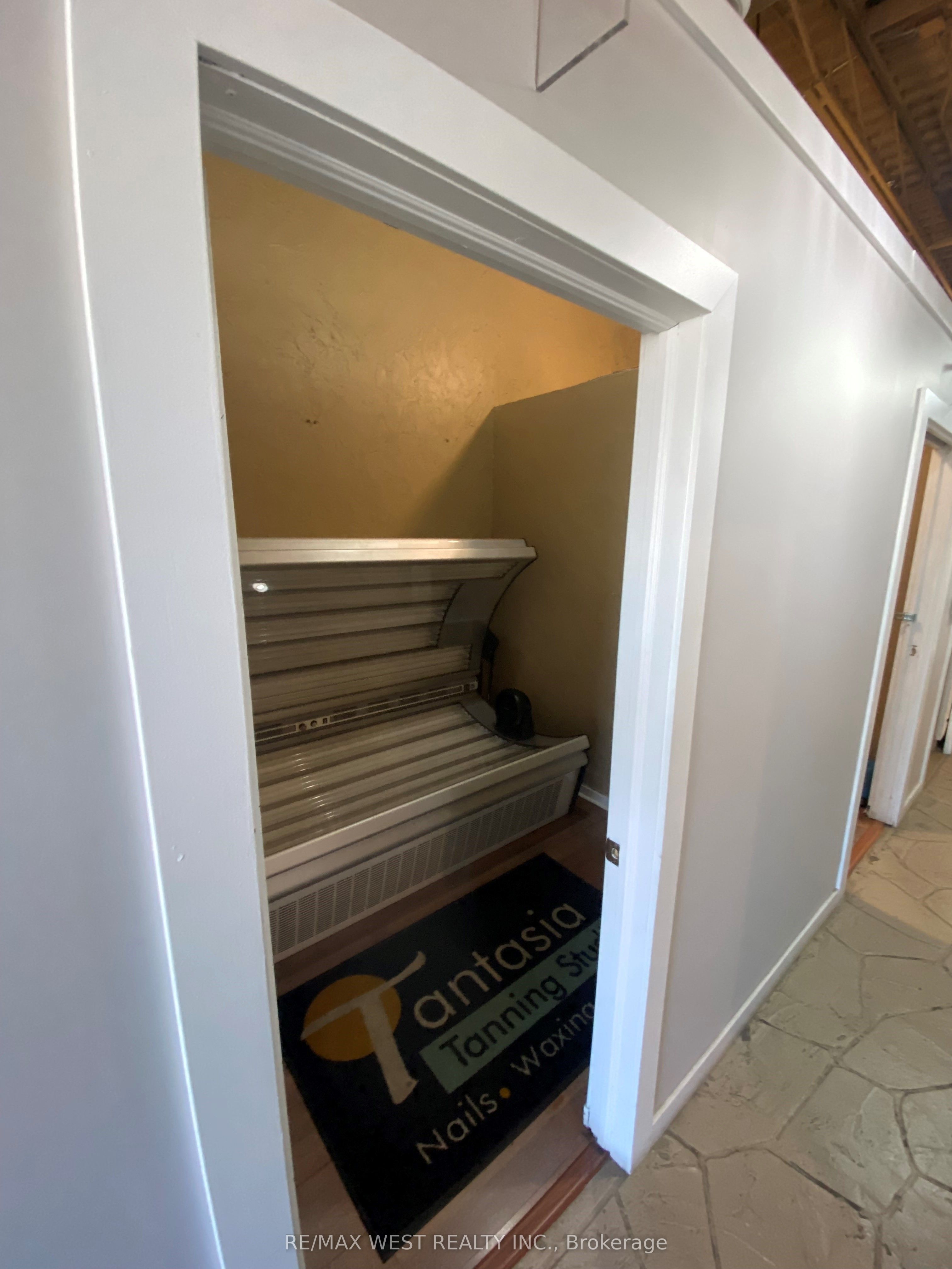 3129 Dufferin Street Property Photo 4