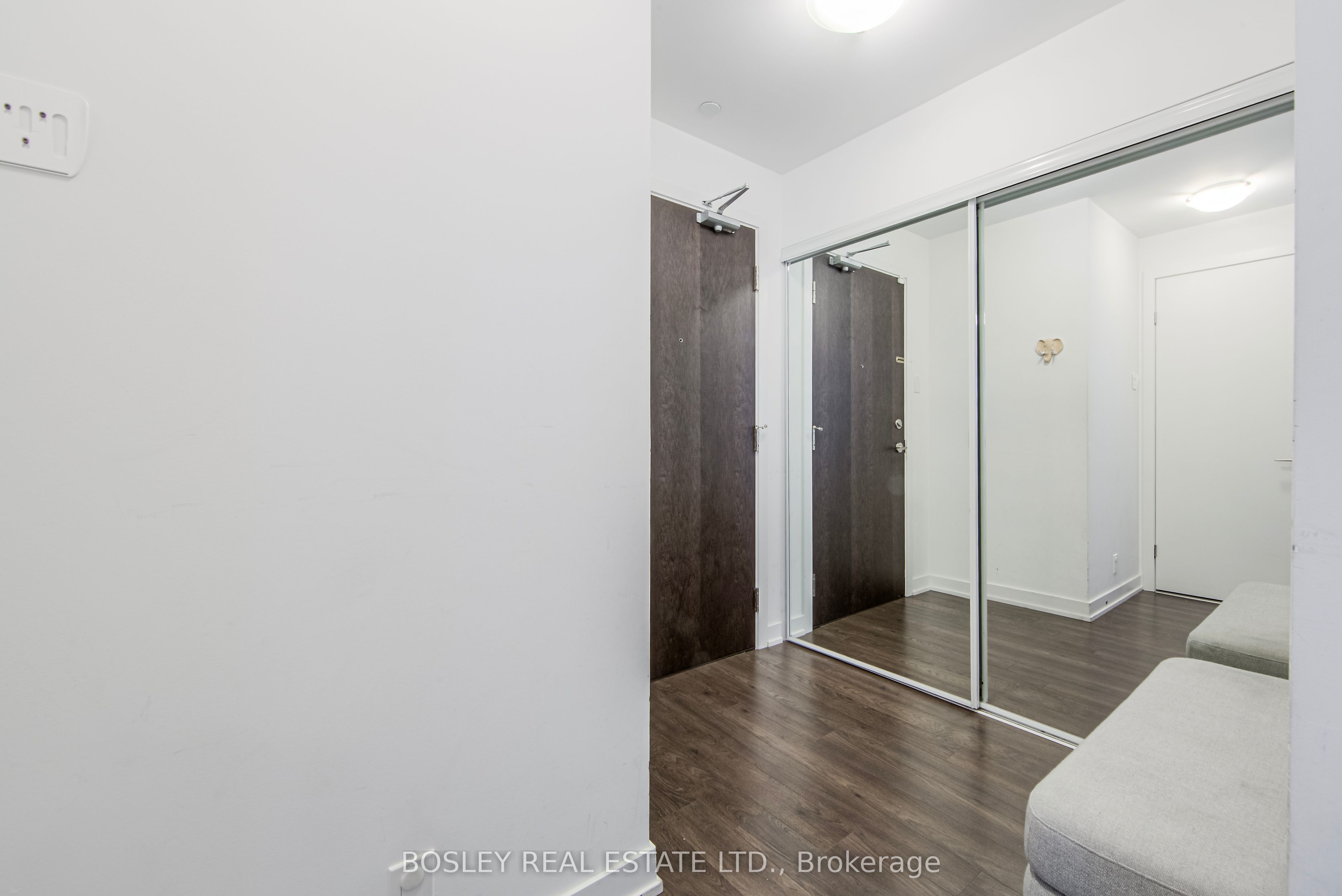 #1210 - 10 Park Lawn Road Property Photo 3
