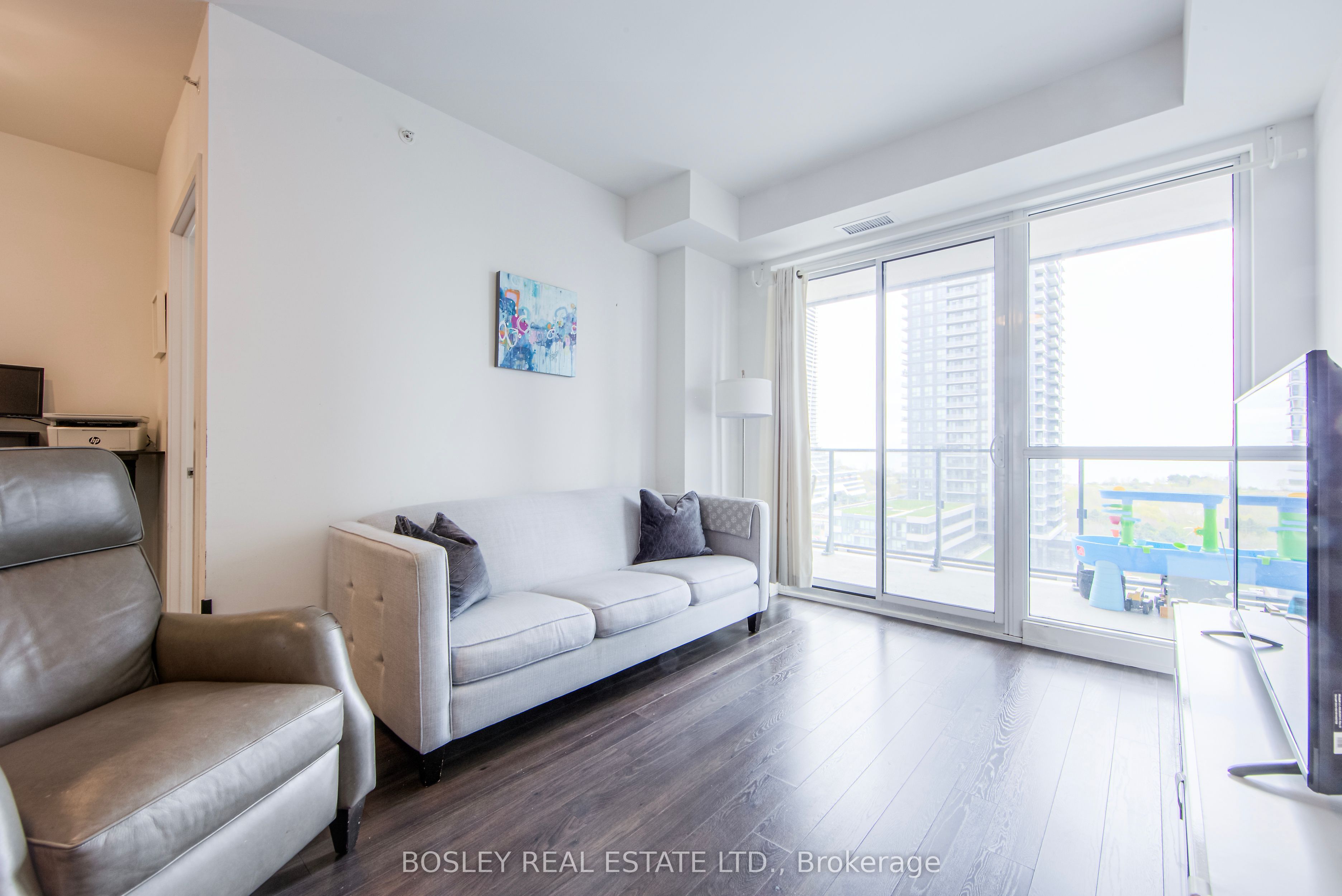 #1210 - 10 Park Lawn Road Property Photo 4