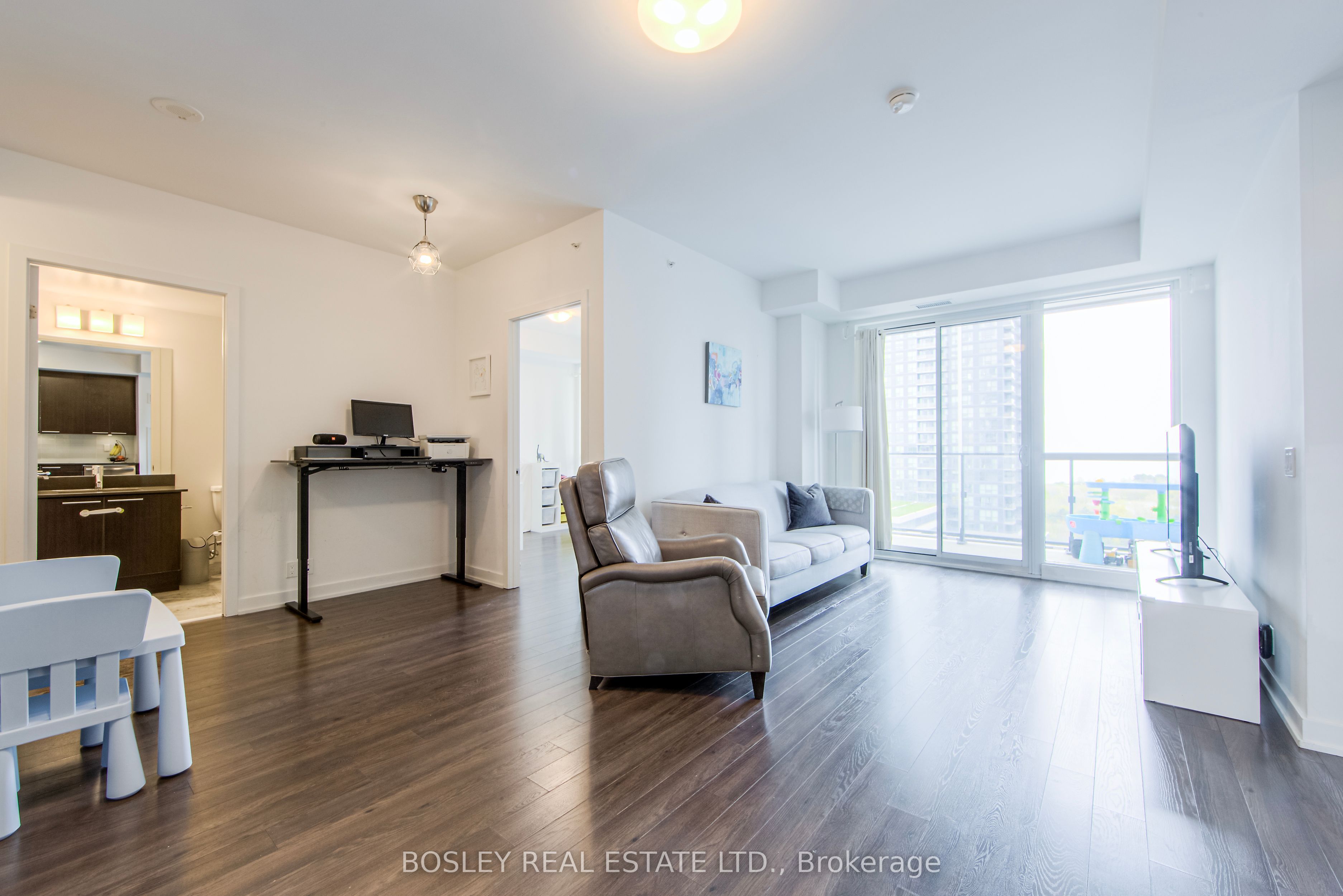 #1210 - 10 Park Lawn Road Property Photo 7
