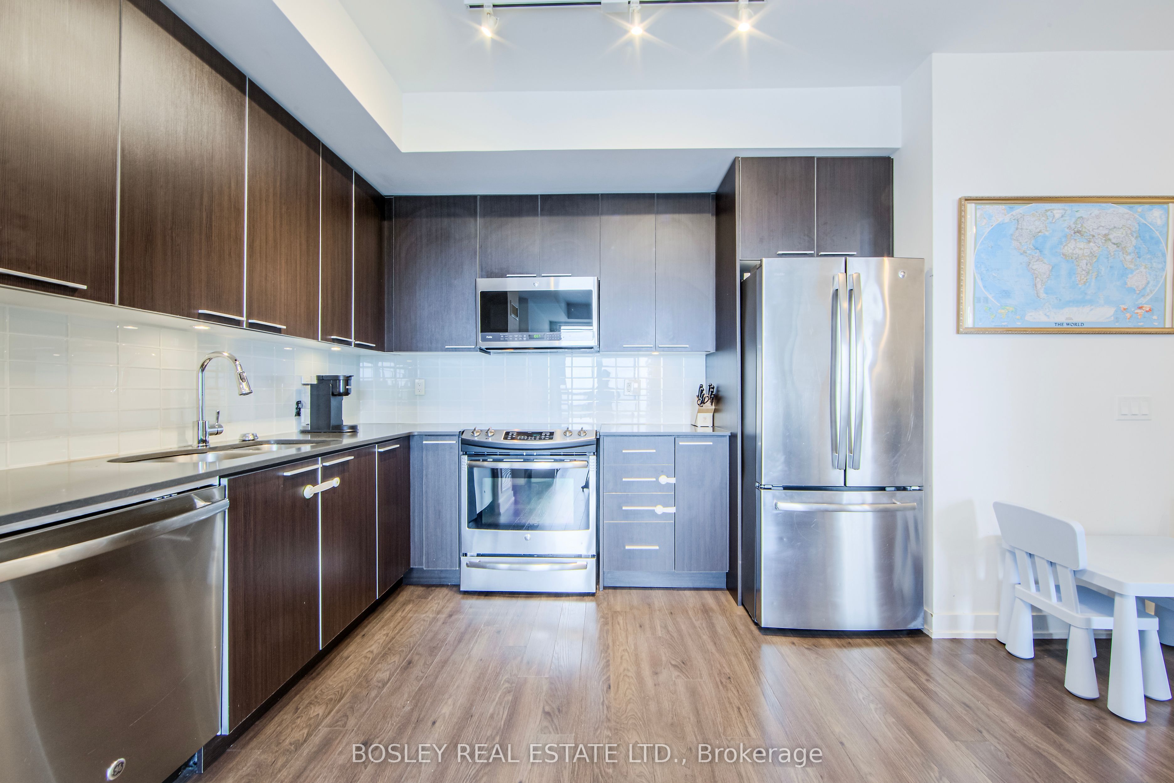#1210 - 10 Park Lawn Road Property Photo 10