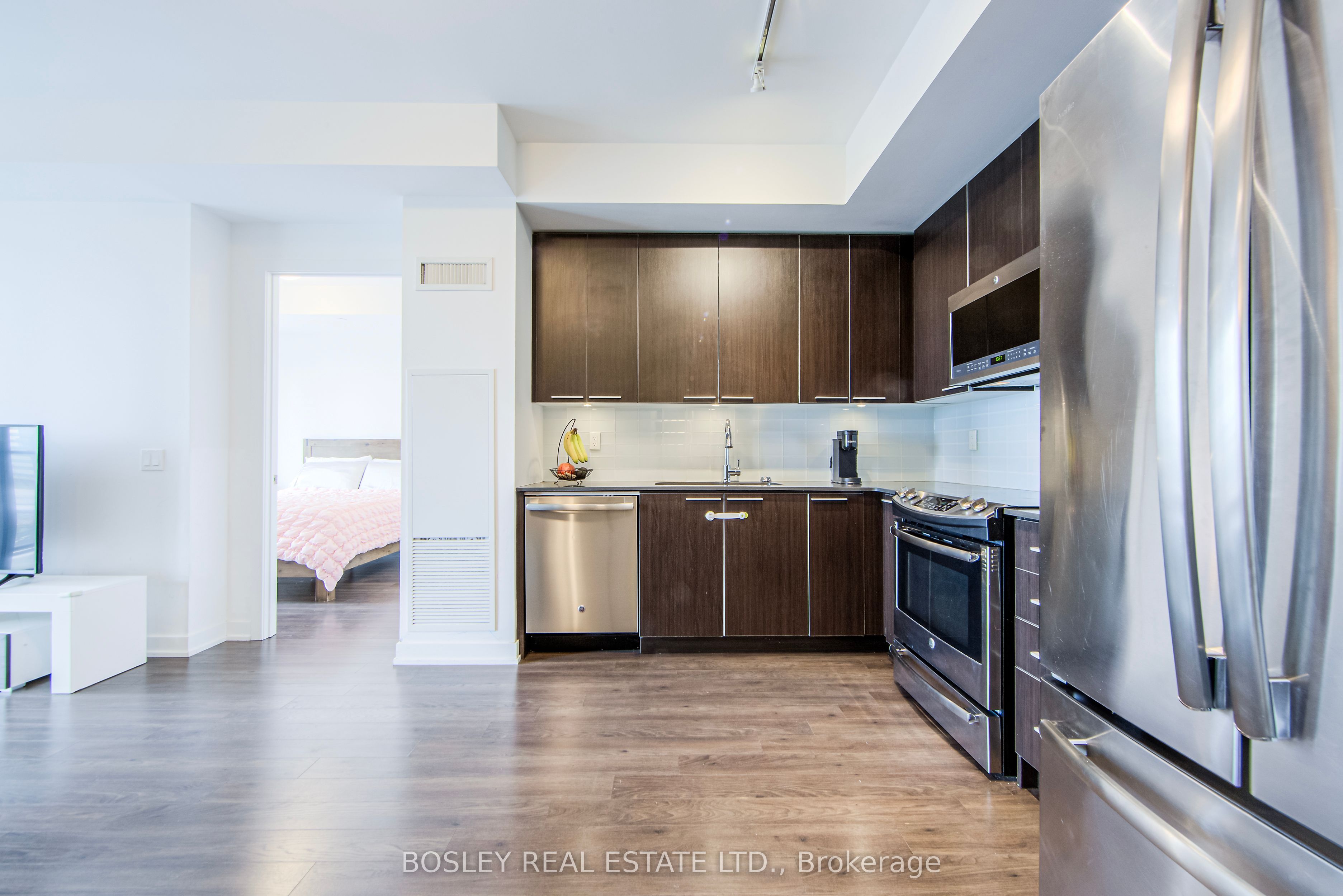#1210 - 10 Park Lawn Road Property Photo 11