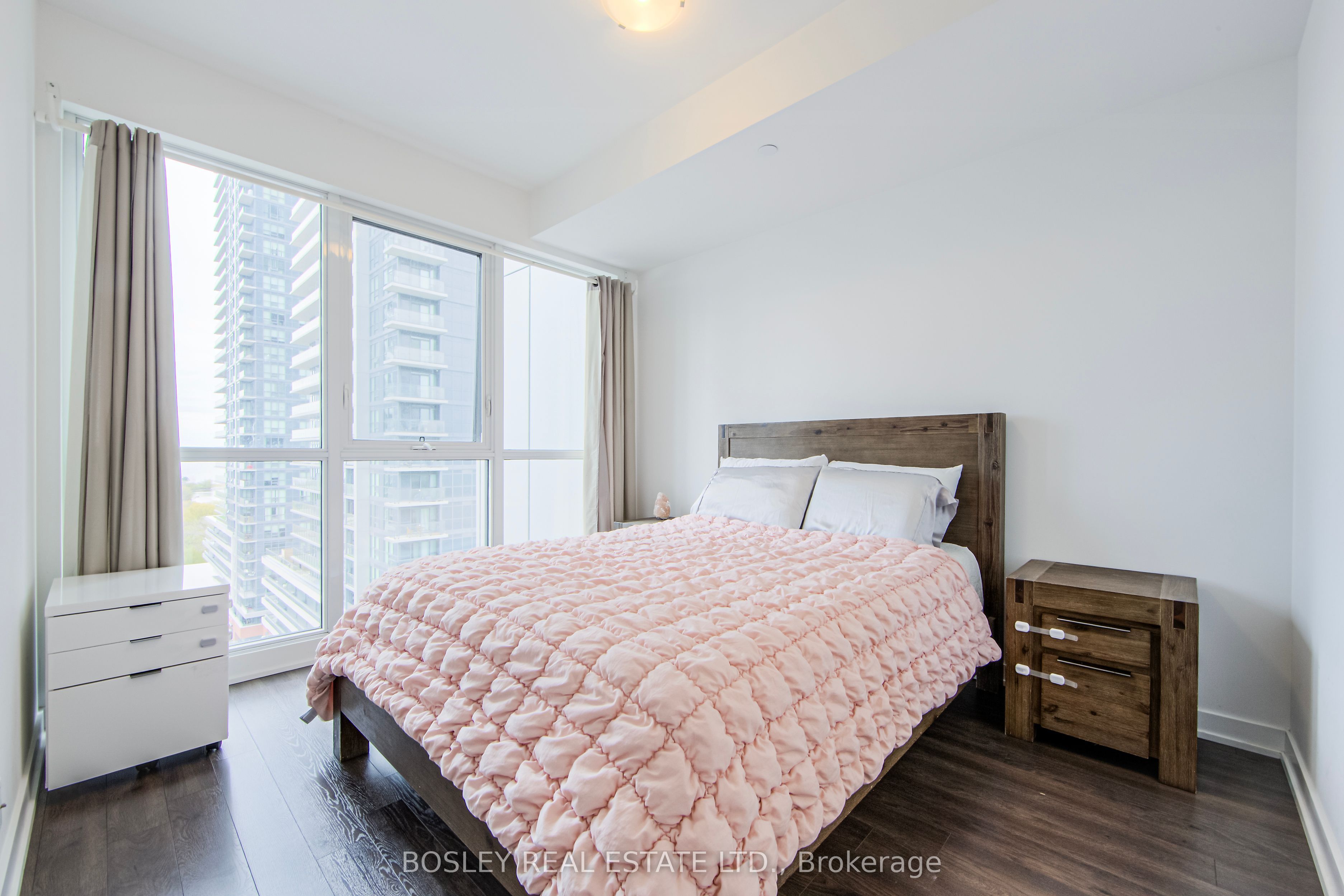 #1210 - 10 Park Lawn Road Property Photo 12