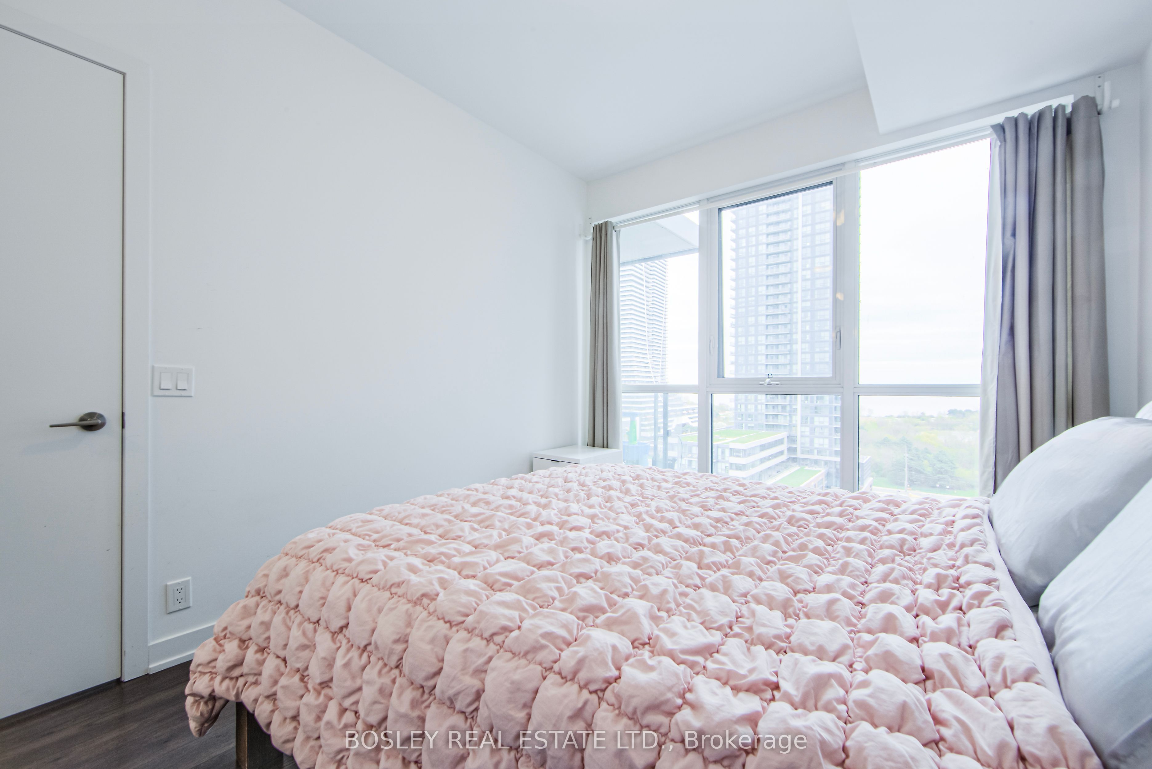 #1210 - 10 Park Lawn Road Property Photo 13