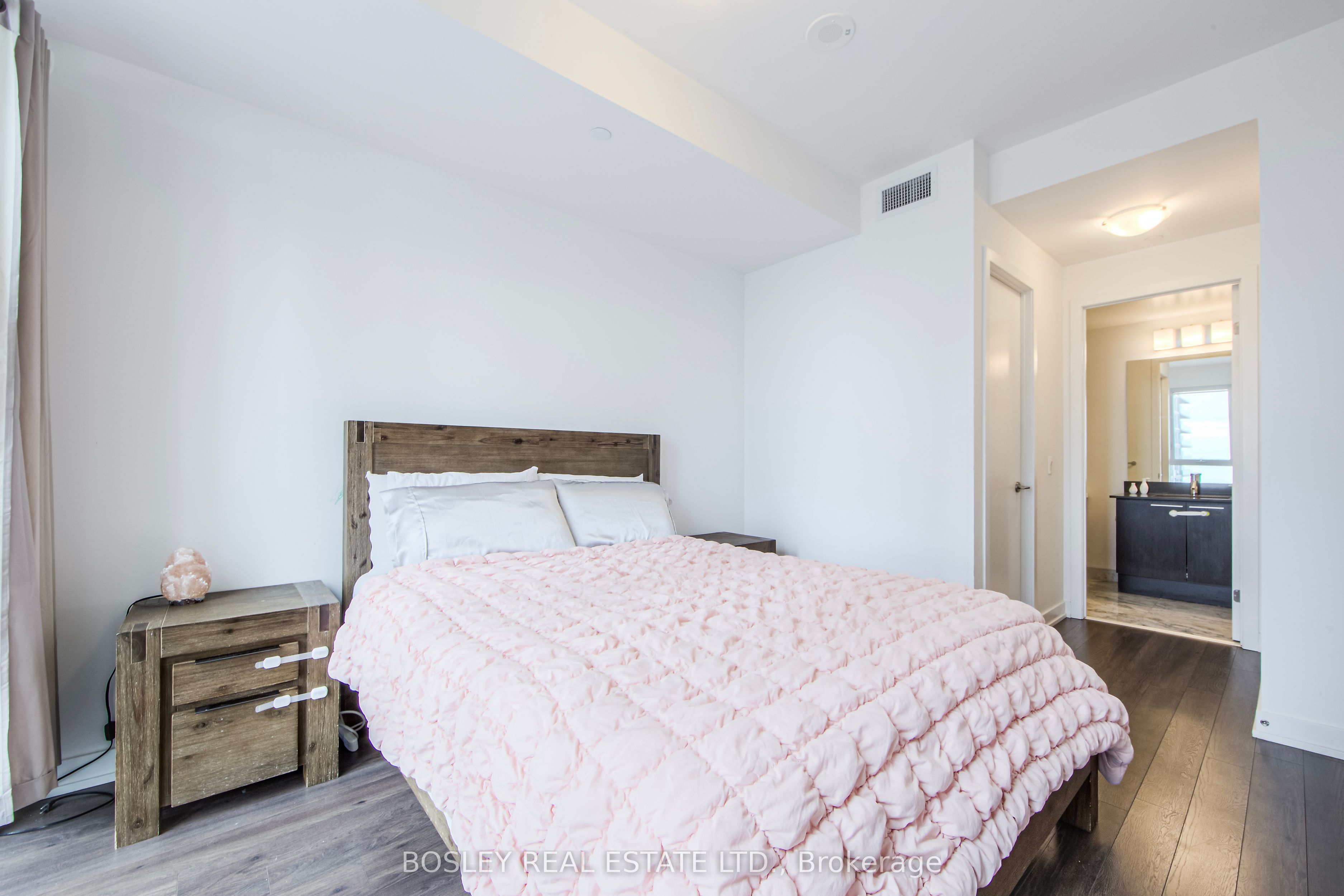 #1210 - 10 Park Lawn Road Property Photo 14