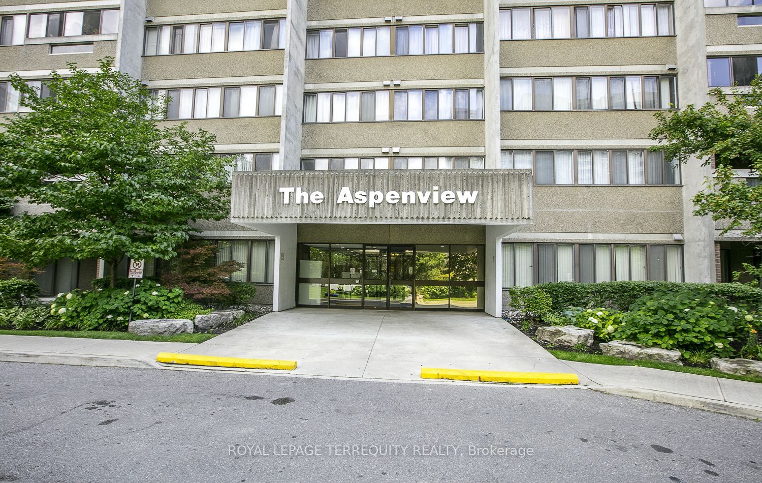#604 - 50 Elm Drive Property Photo 2