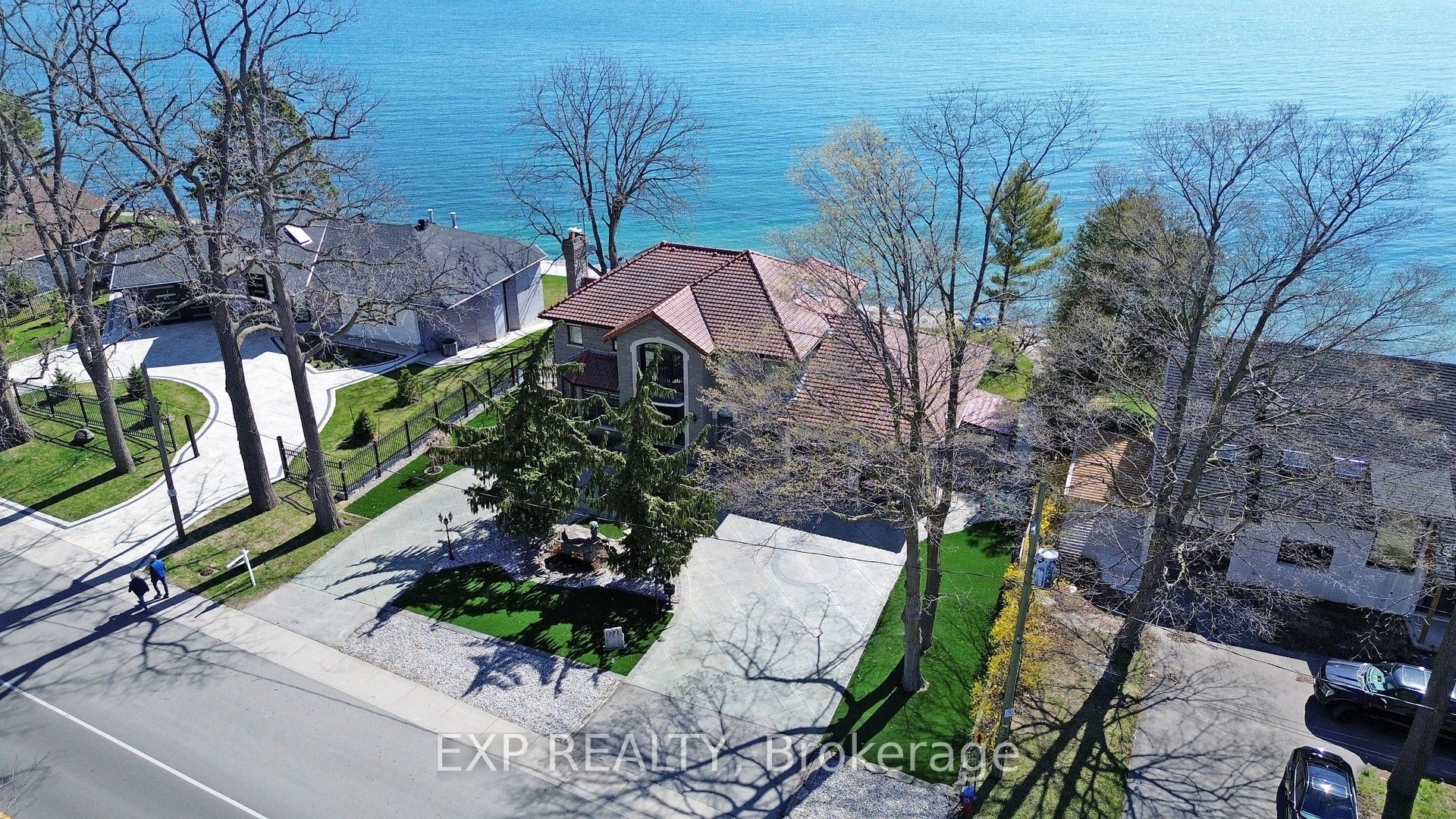 1372 Lake Shore Rd W Property Photo 1