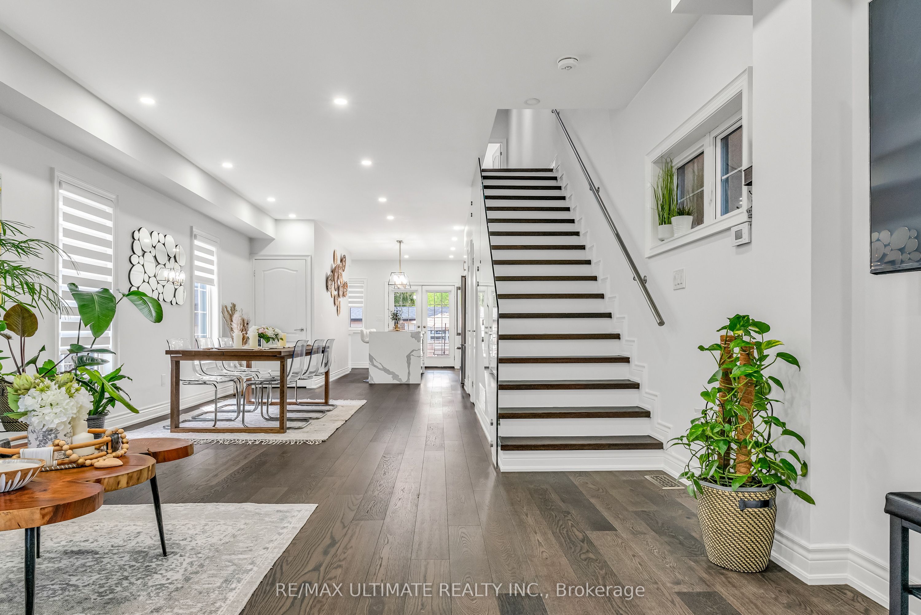 420 Harvie Avenue Property Photo 3