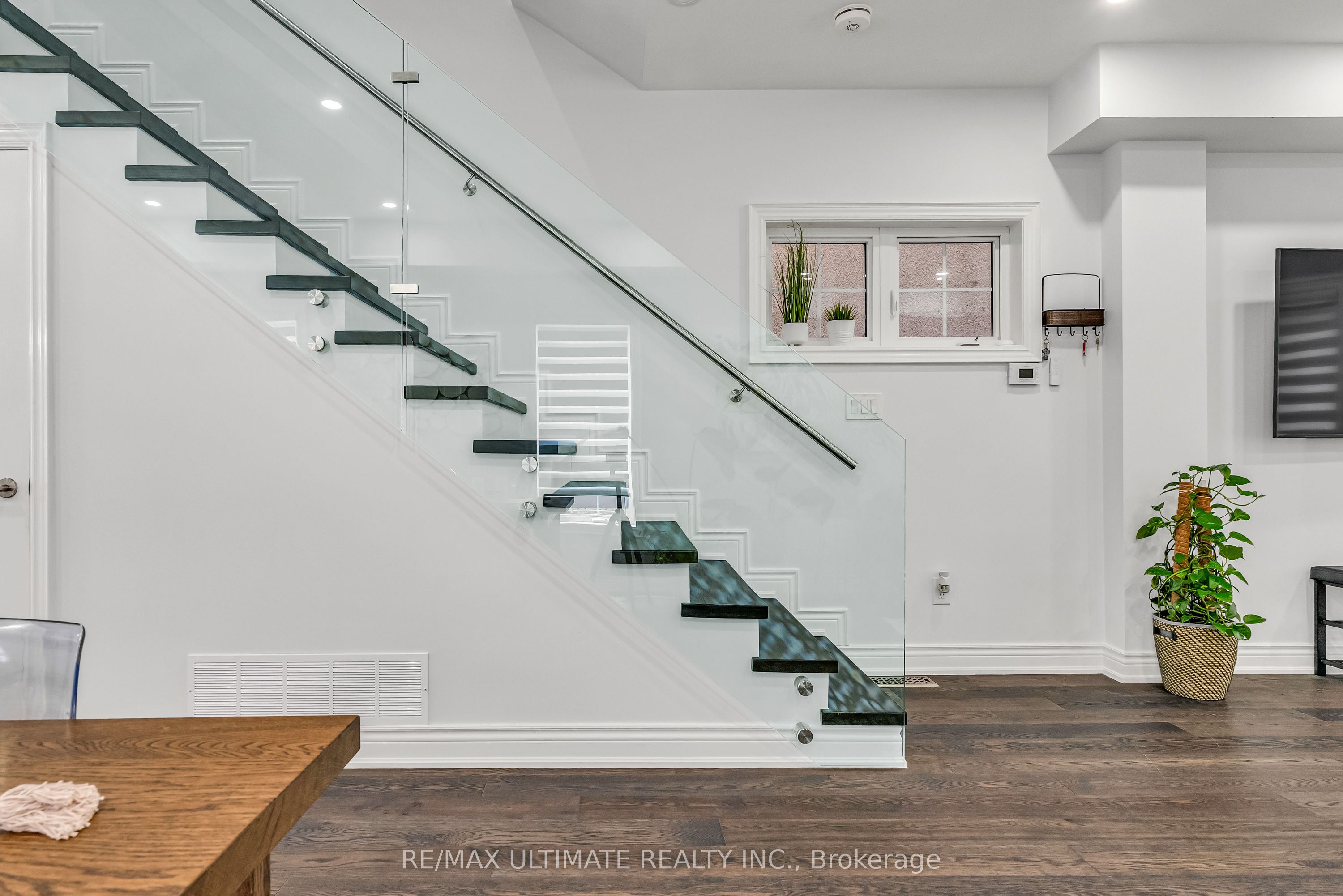 420 Harvie Avenue Property Photo 15