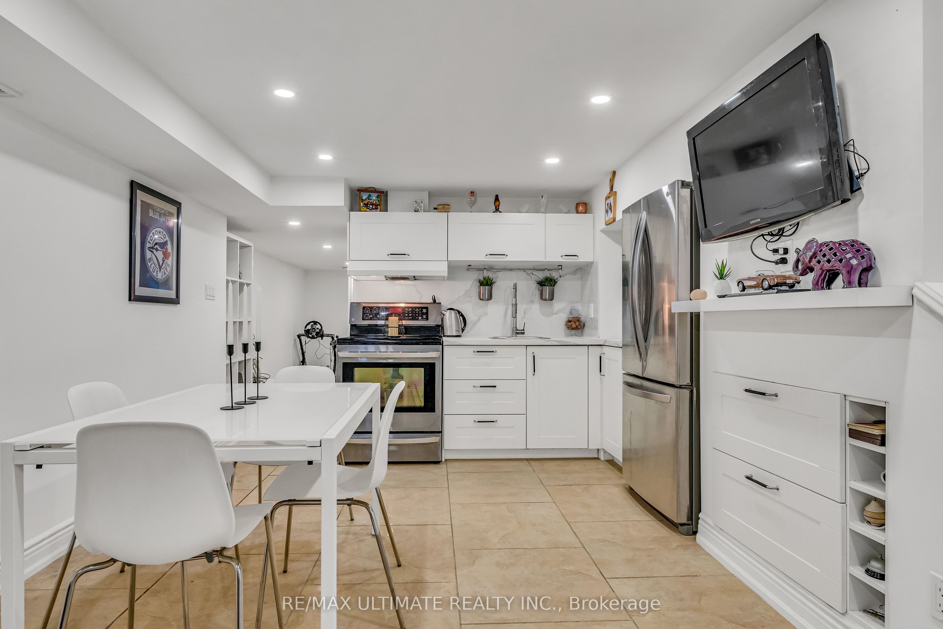 420 Harvie Avenue Property Photo 28