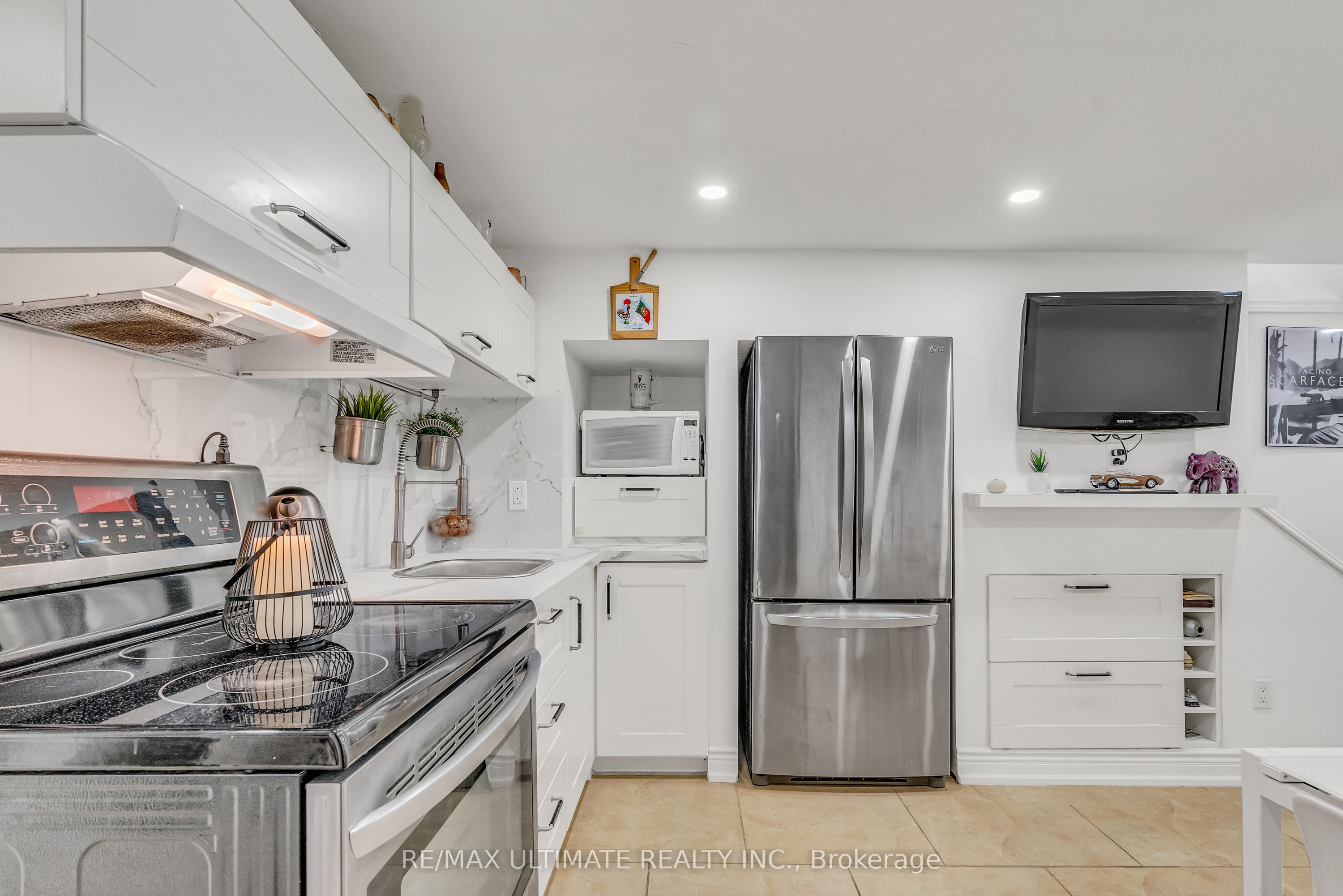 420 Harvie Avenue Property Photo 29