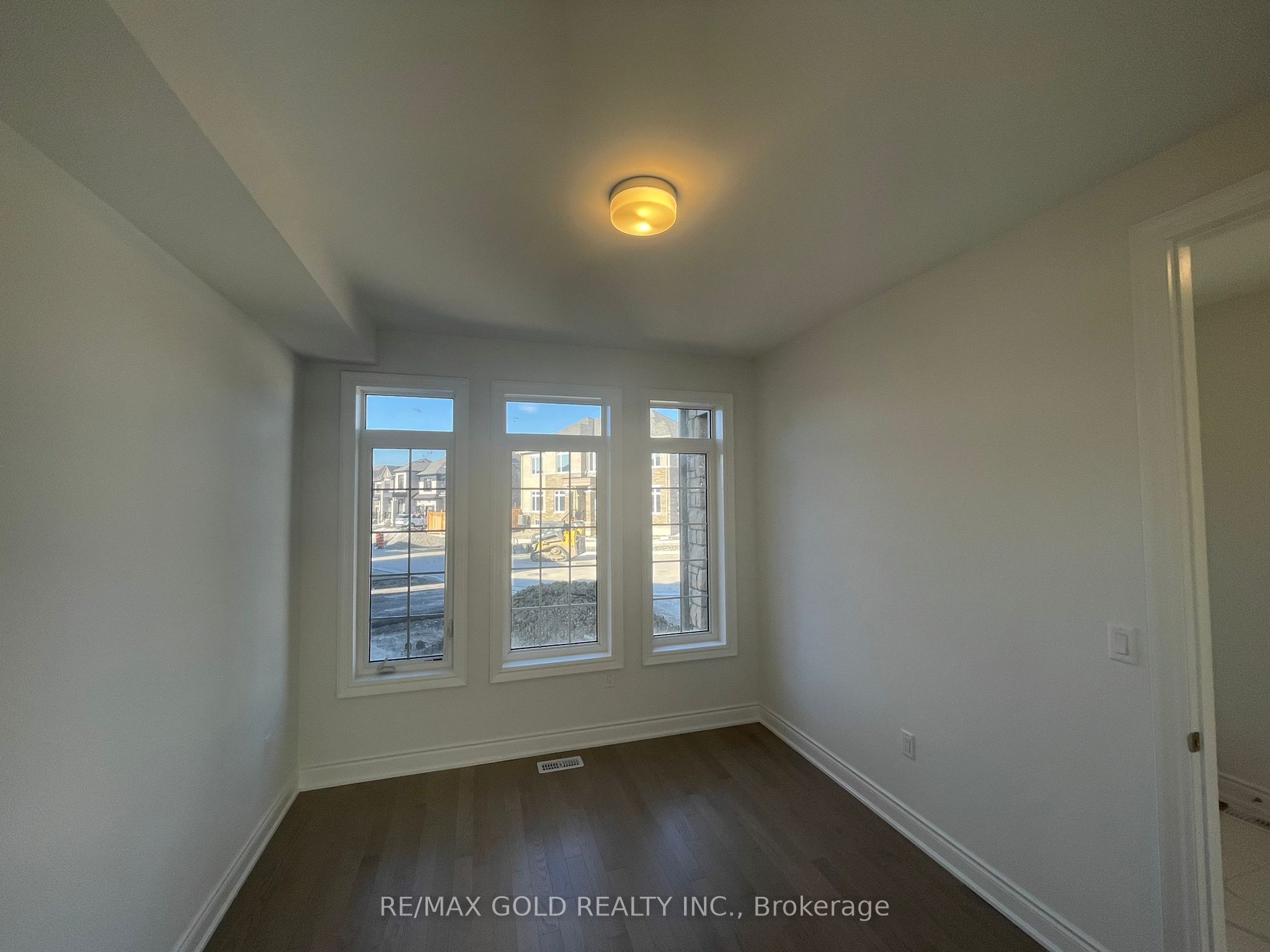 31 Dolomite Drive Property Photo 8