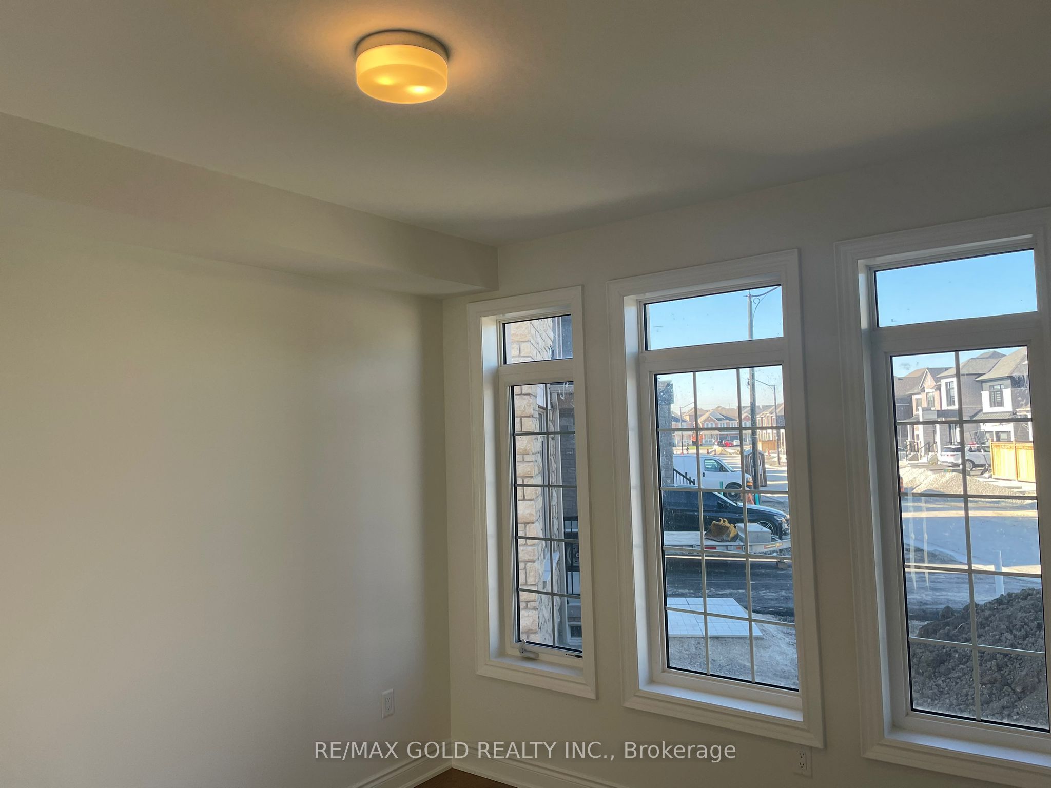 31 Dolomite Drive Property Photo 10
