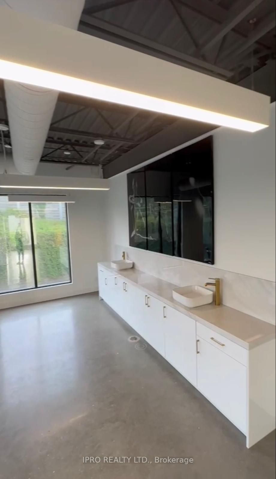 92 Park Lawn Road Property Photo 3