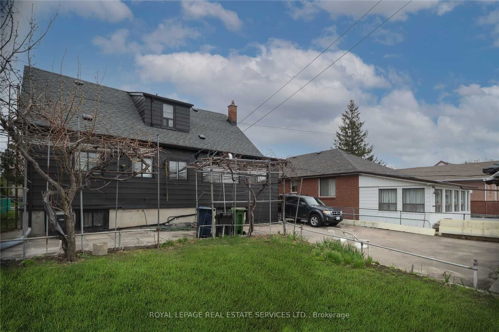 1010 Caledonia Road Property Photo 5