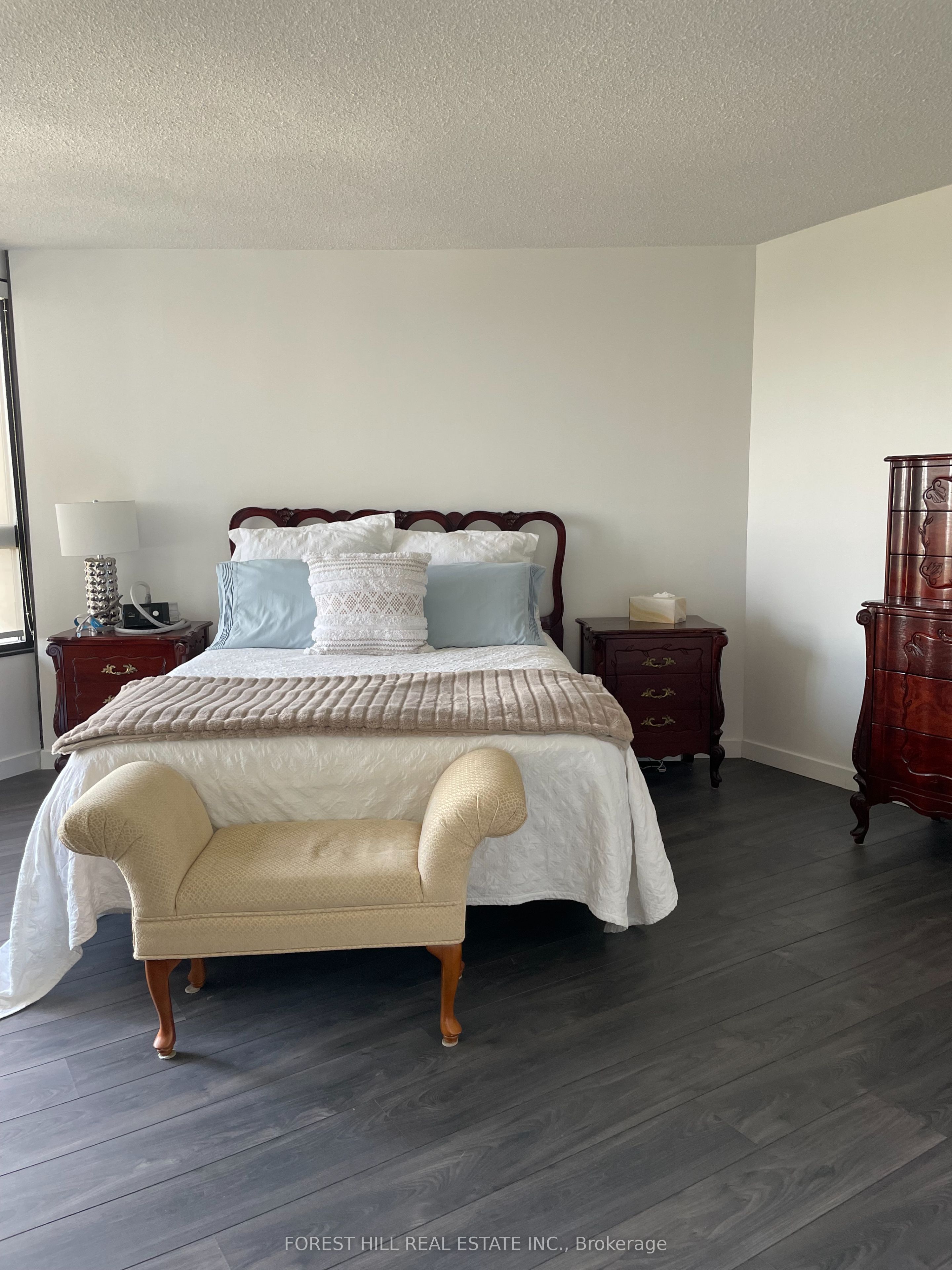 #905 - 1300 Bloor Street Property Photo 6