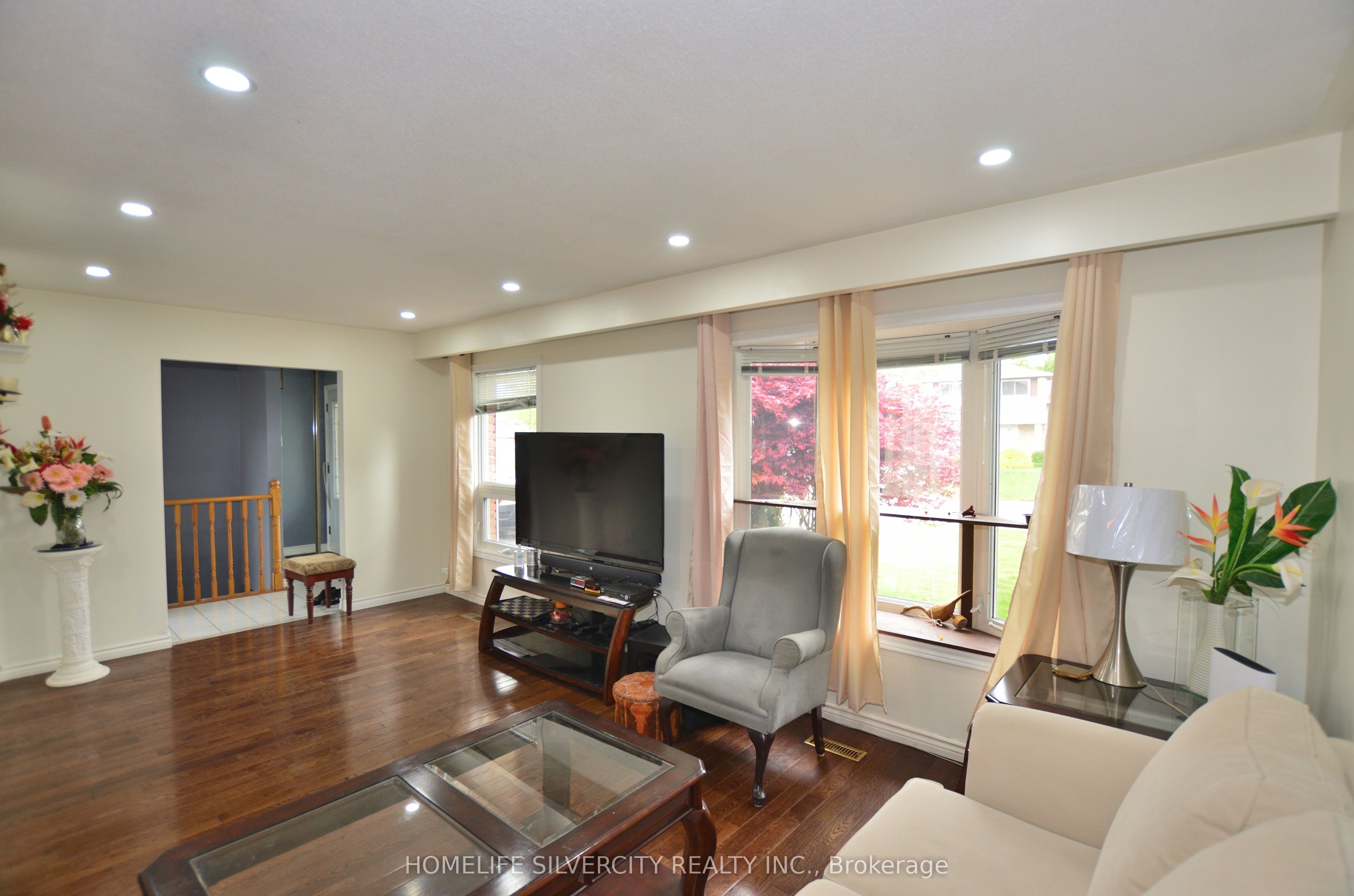 35 Geneva Crescent Property Photo 8