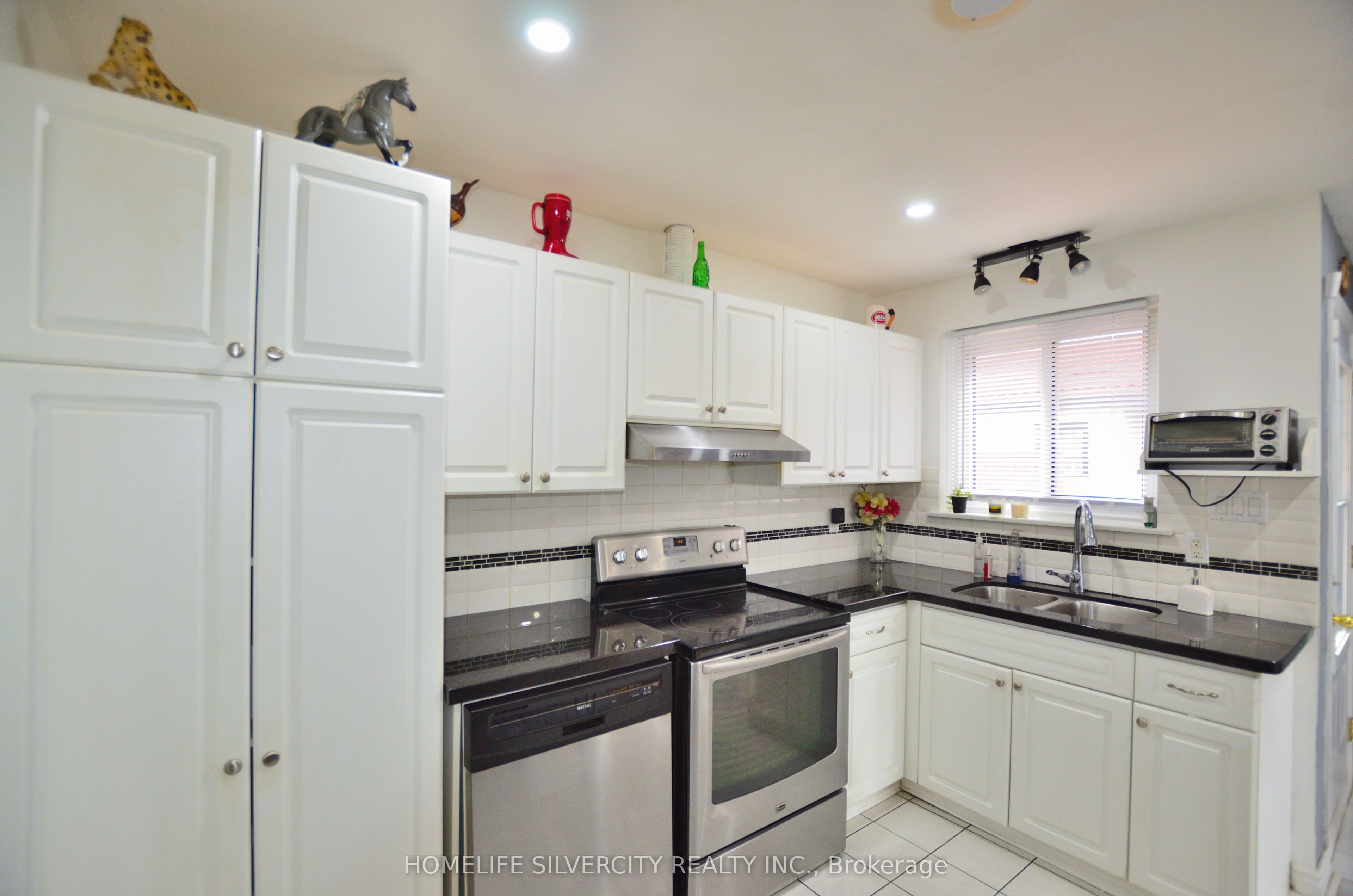 35 Geneva Crescent Property Photo 15