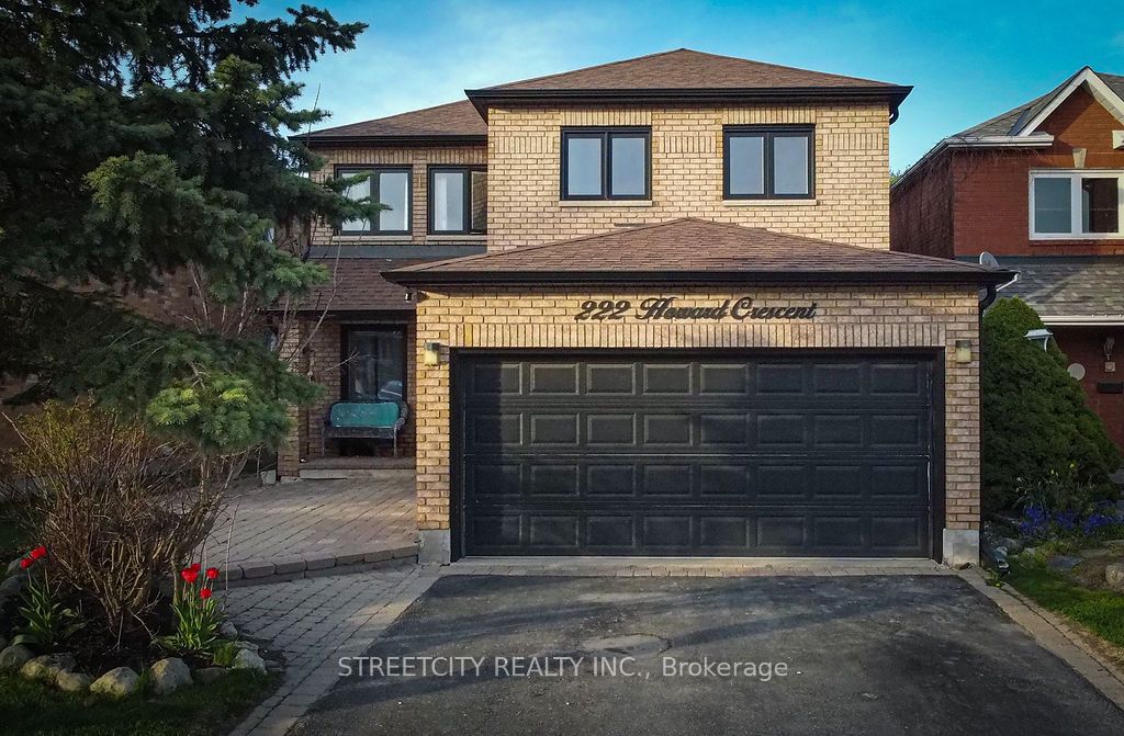 222 Howard Cres Property Photo
