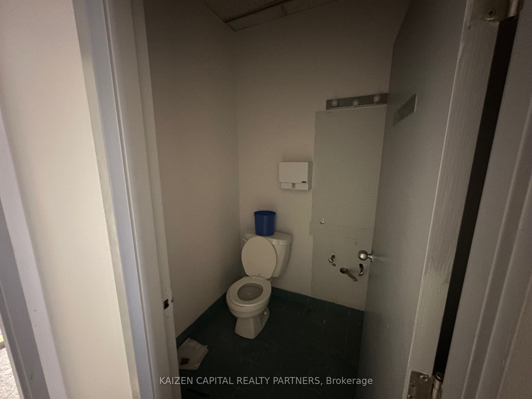 901 Jane Street 200 Property Photo 9