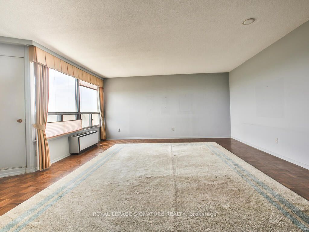 #f19 - 288 Mill Road Property Photo 8