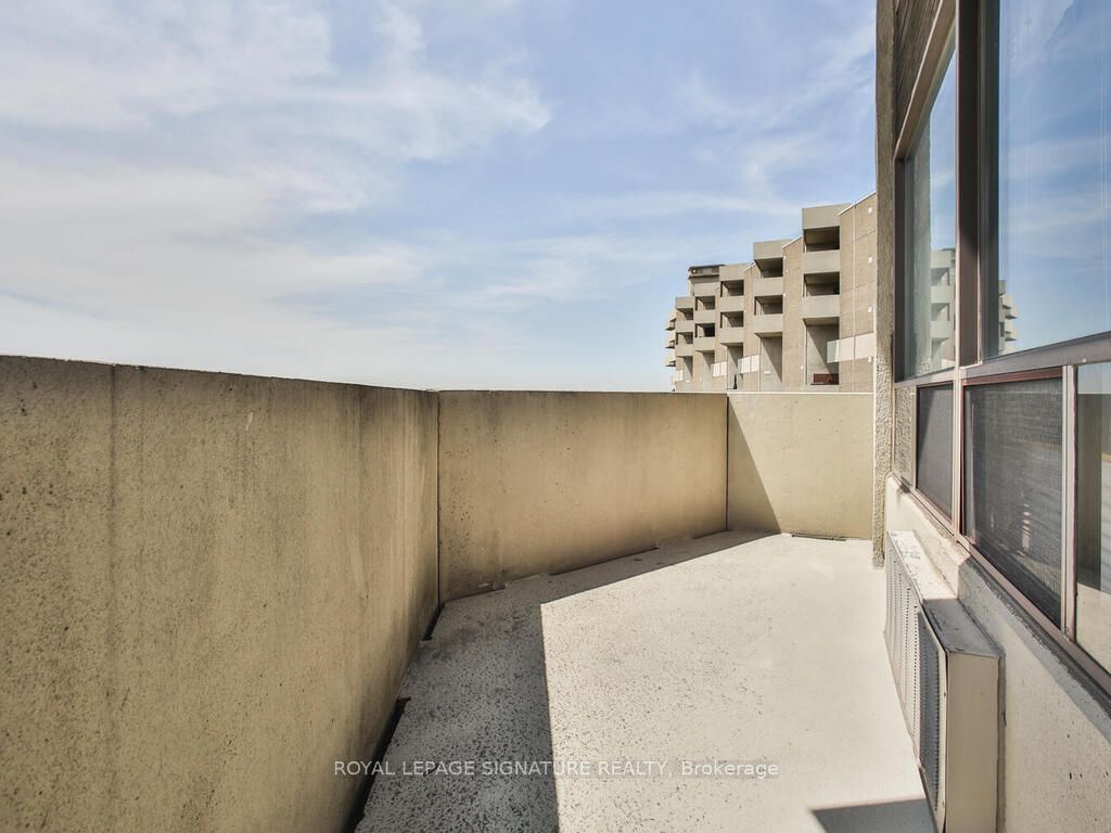 #f19 - 288 Mill Road Property Photo 11
