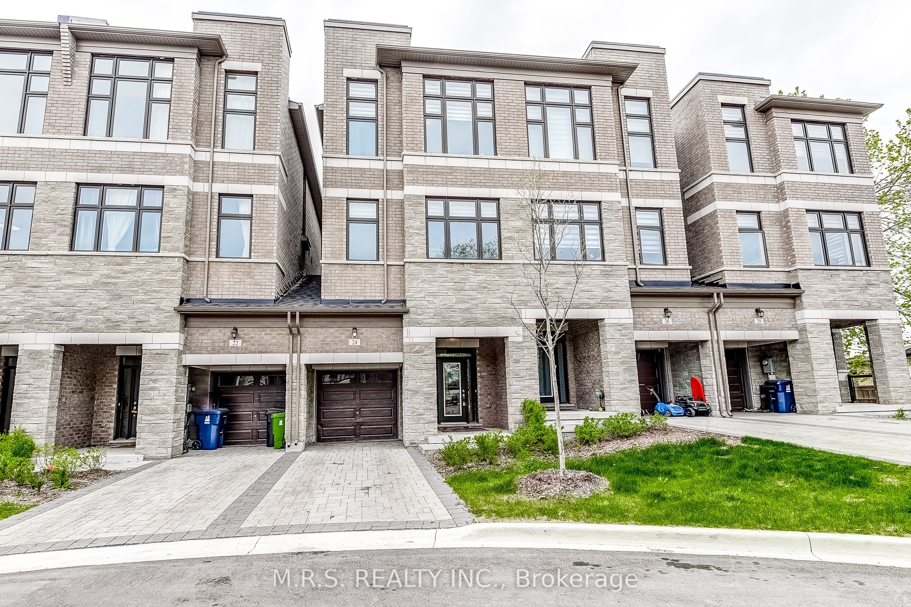 24 Tarmola Park Court Property Photo 1