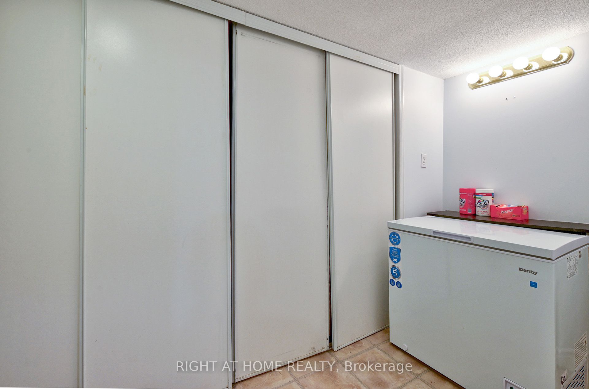 4600 Kimbermount Avenue 13 Property Photo 4