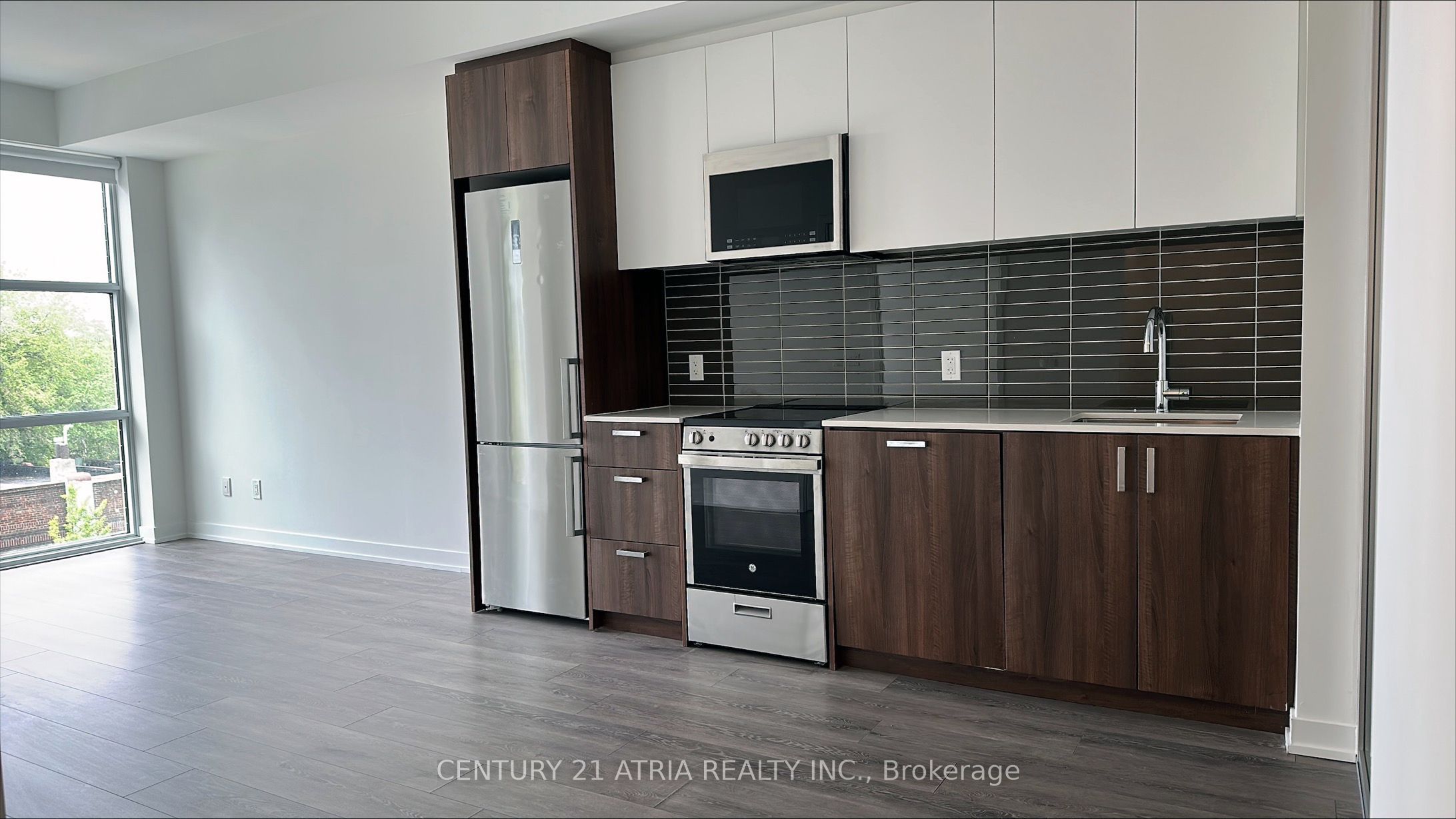 1787 St Clair Avenue W 421 Property Photo 3