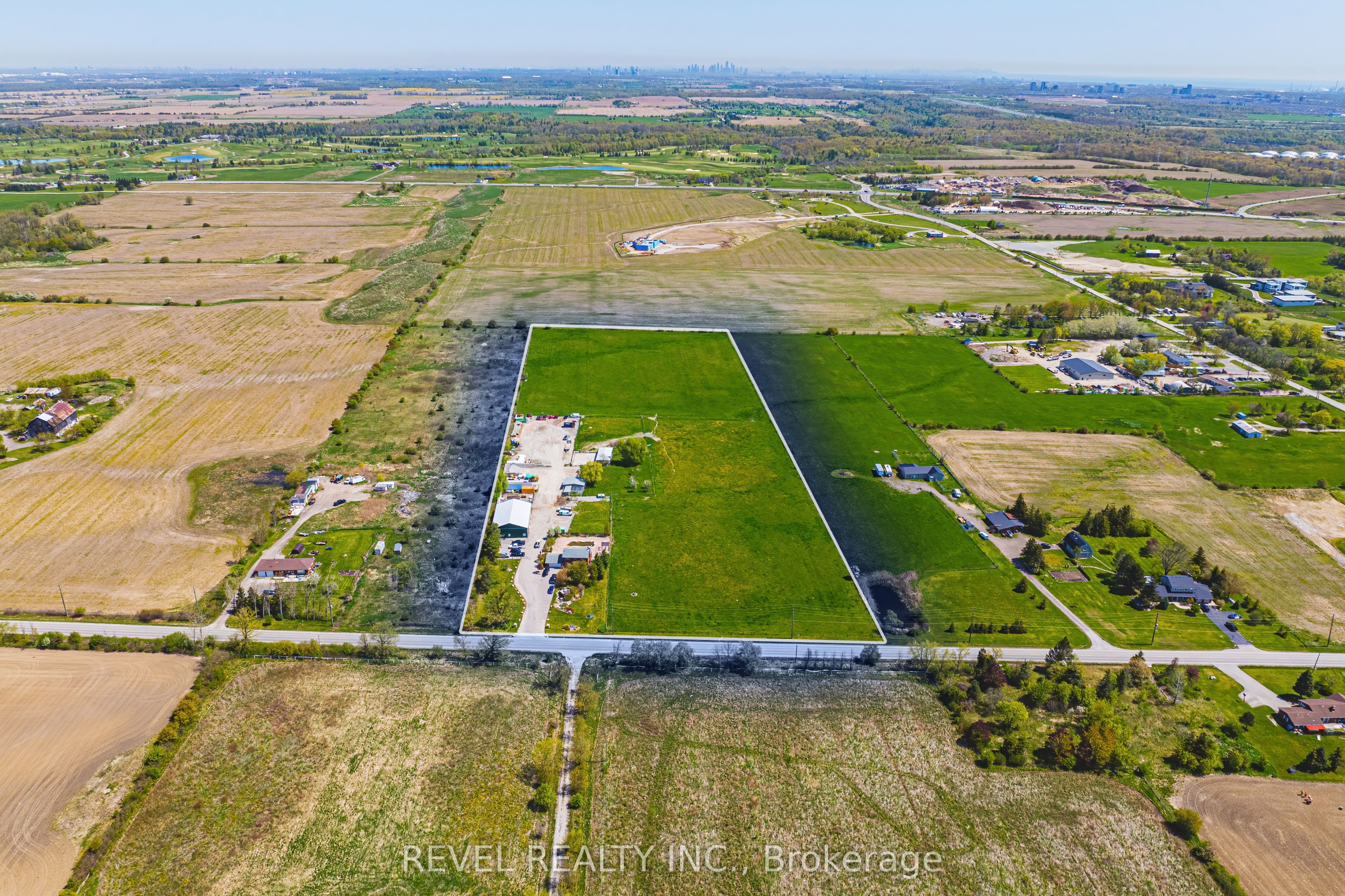 5121 1st Line Property Photo 2