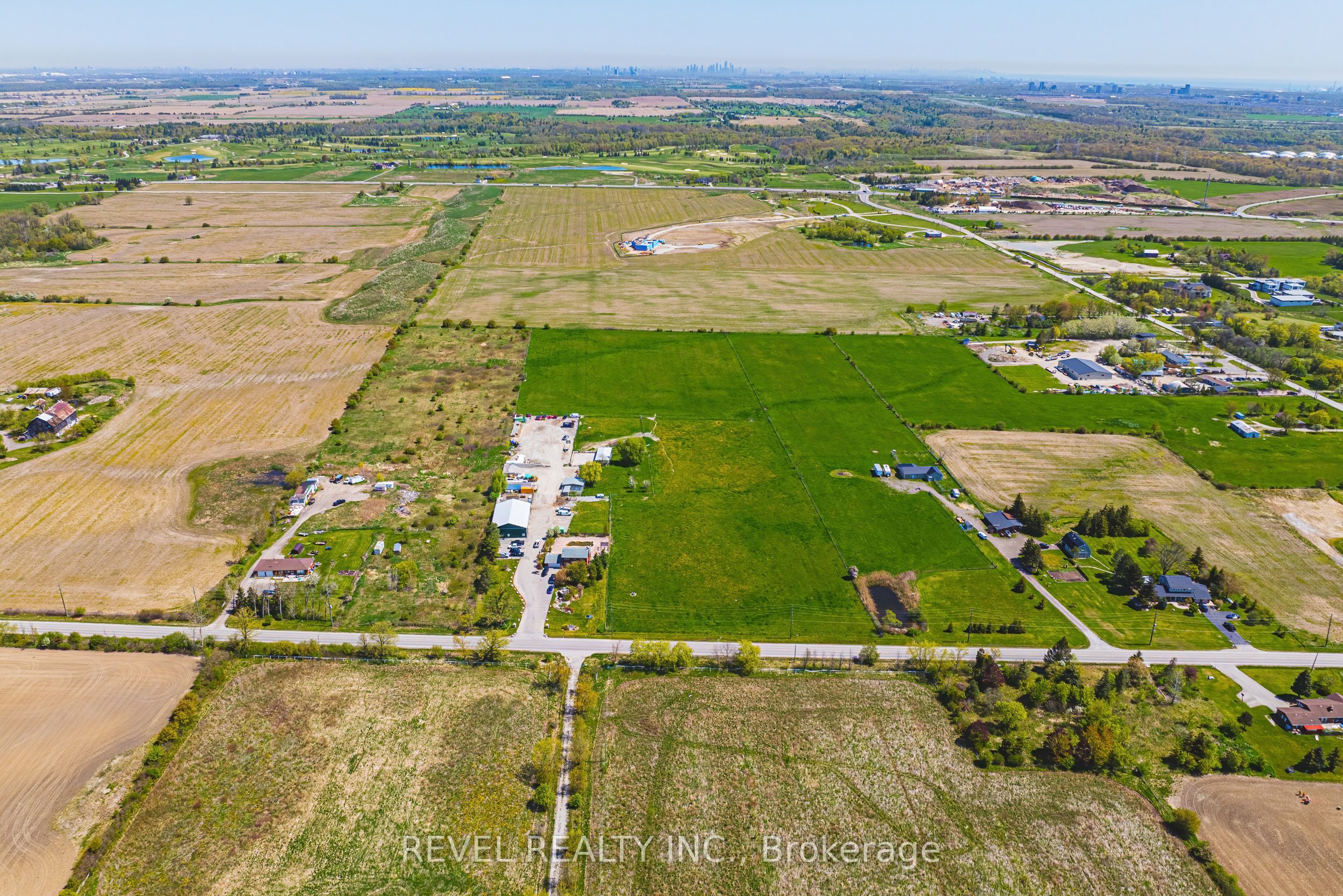 5121 1st Line Property Photo 4