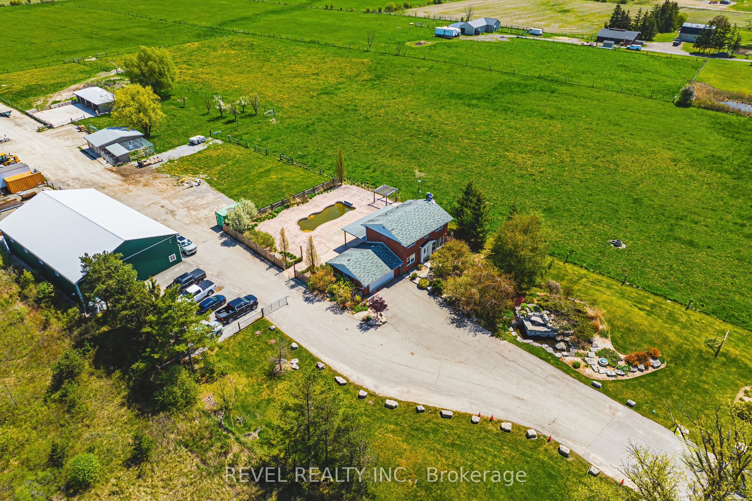 5121 1st Line Property Photo 7