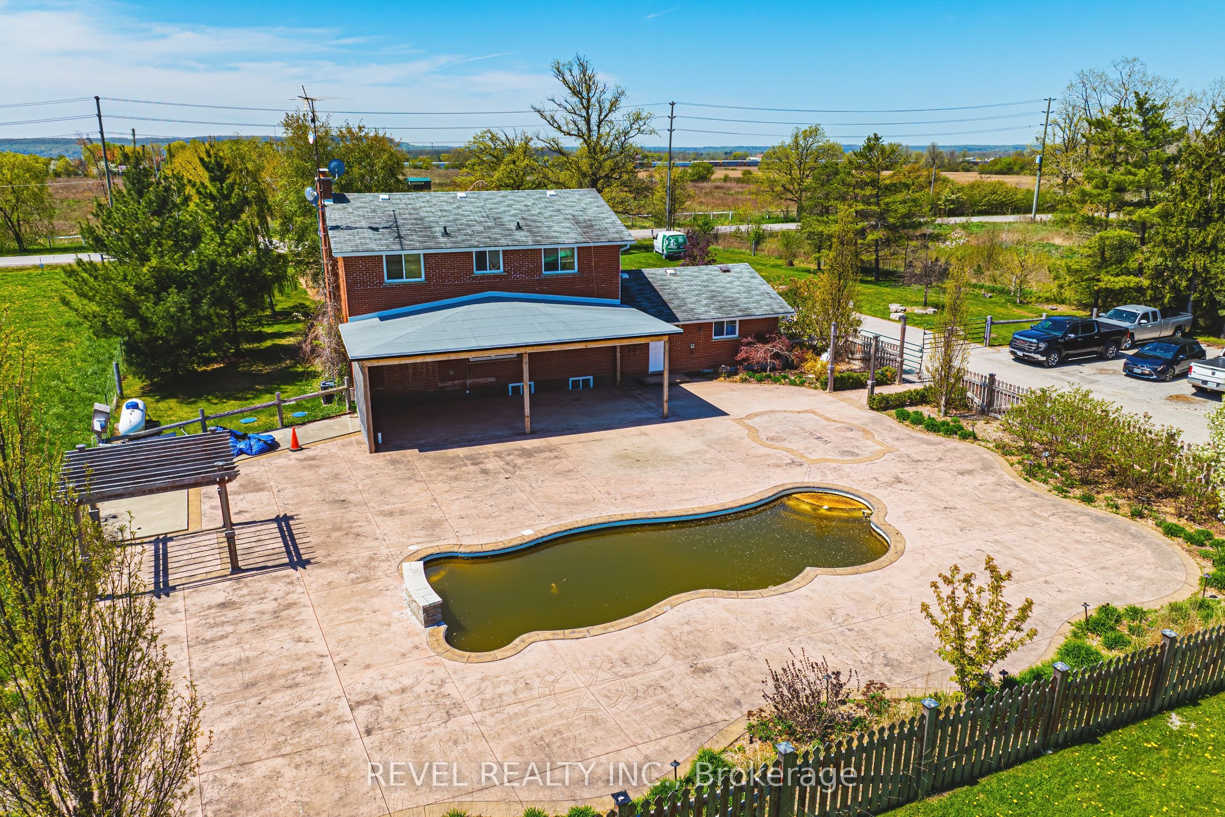 5121 1st Line Property Photo 10