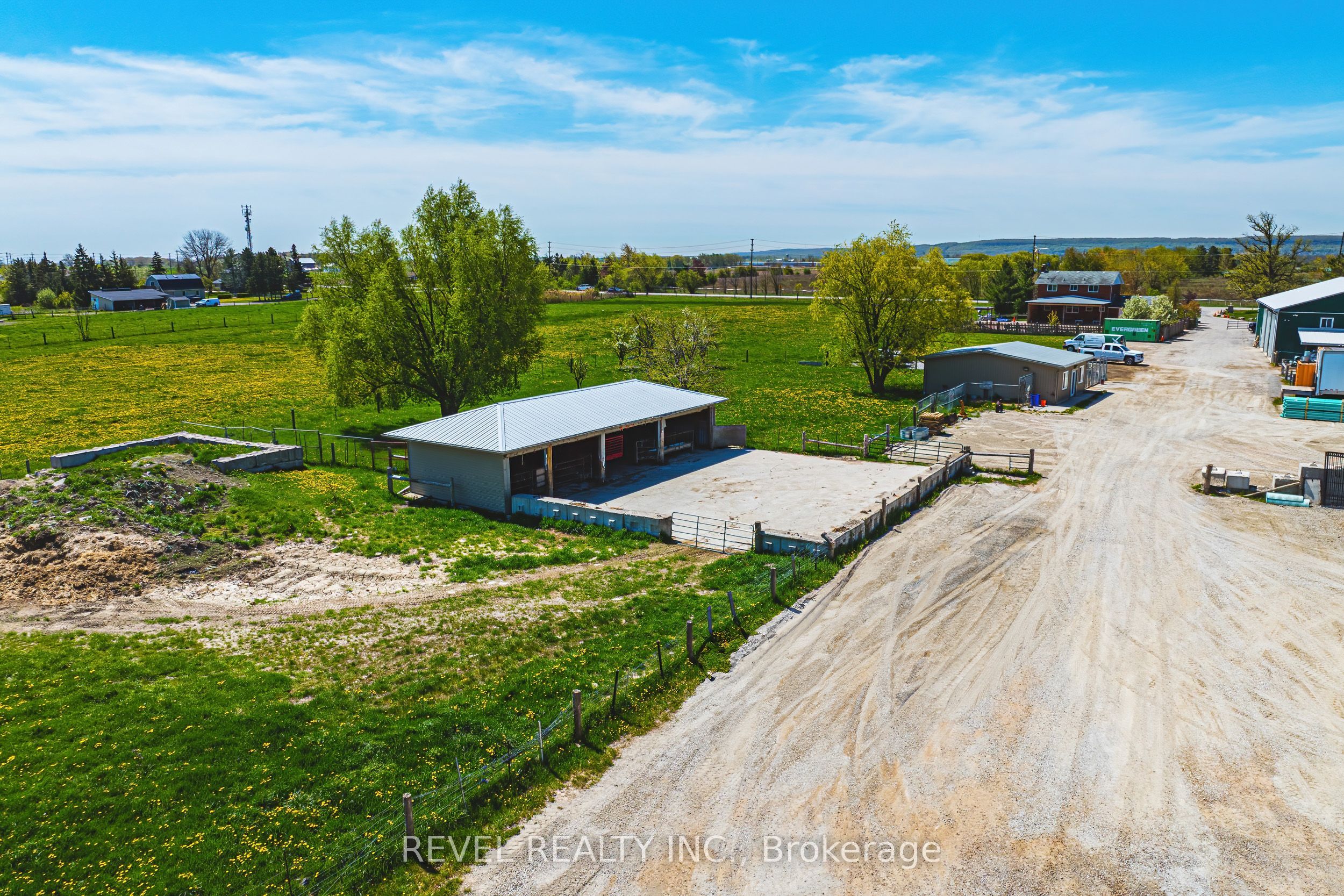 5121 1st Line Property Photo 23