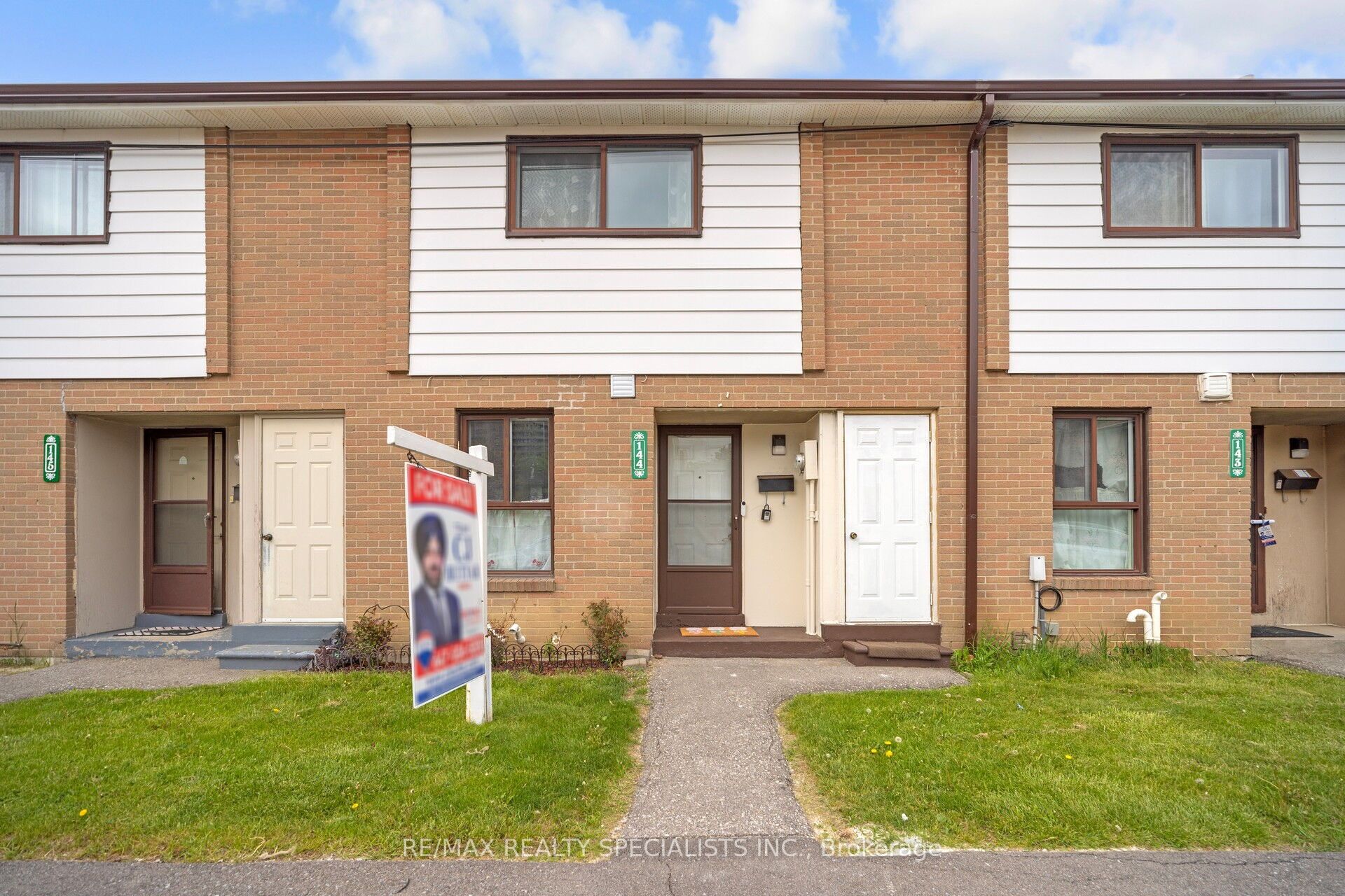 144 Fleetwood Crescent Property Photo 1