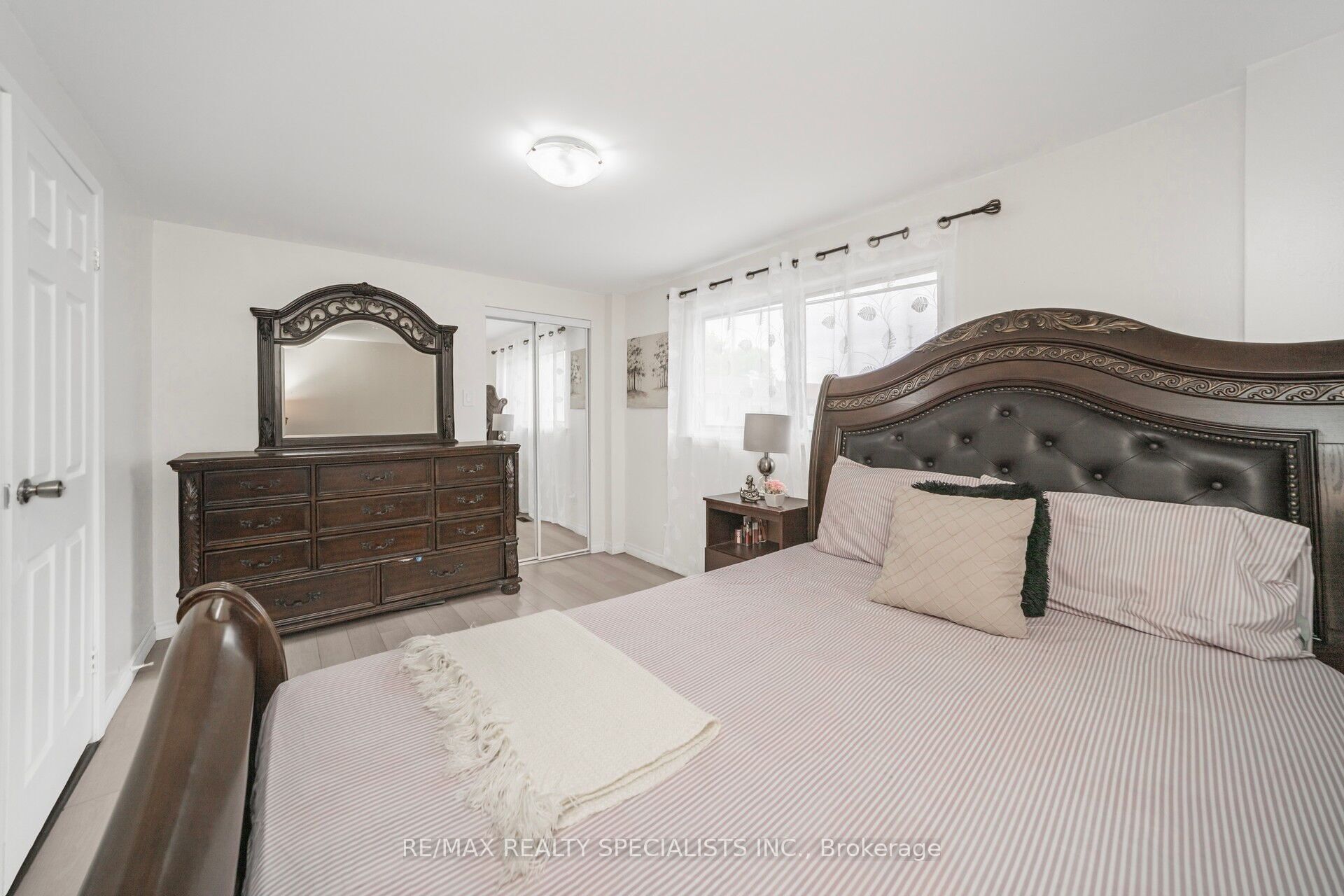 144 Fleetwood Crescent Property Photo 22