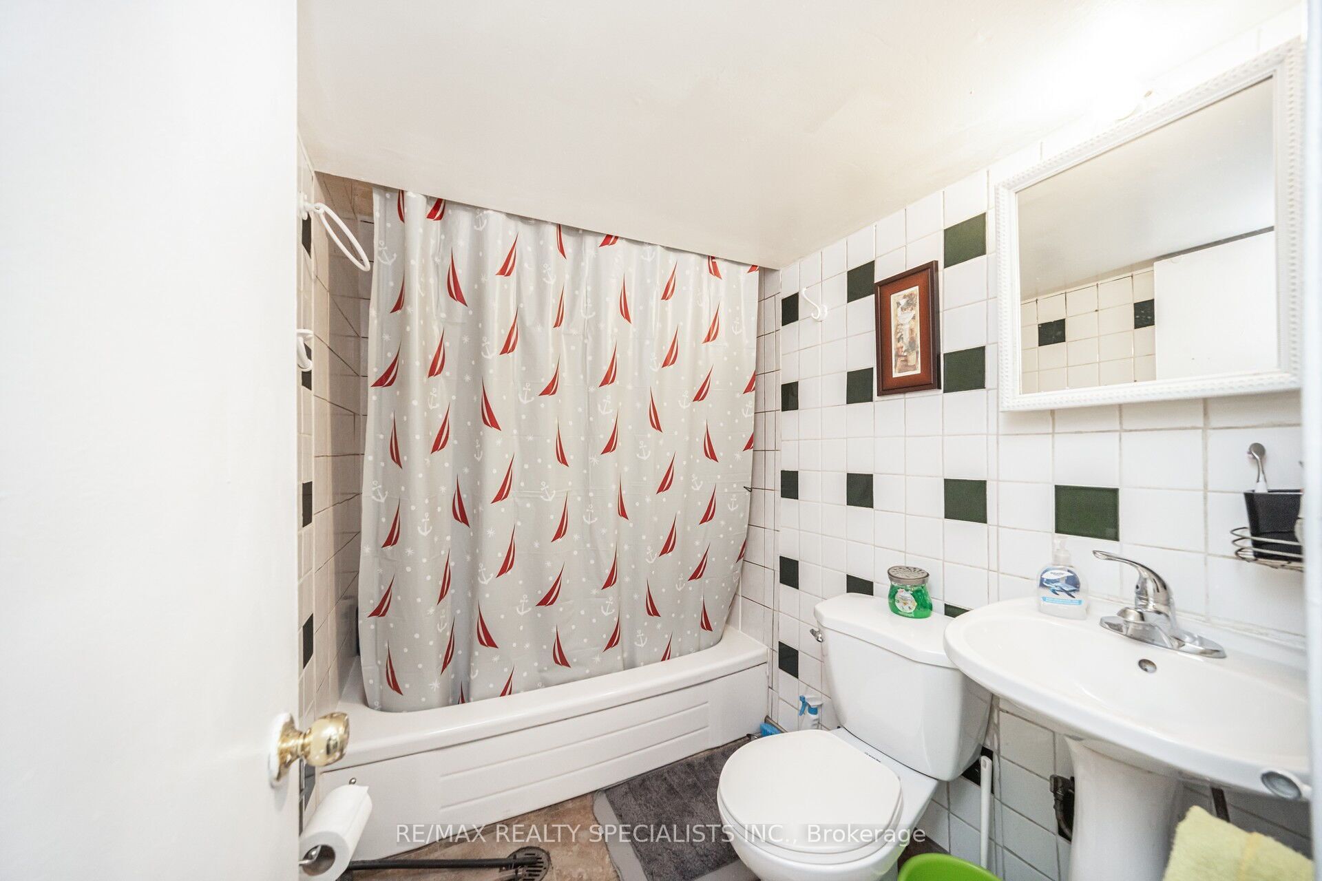 144 Fleetwood Crescent Property Photo 38