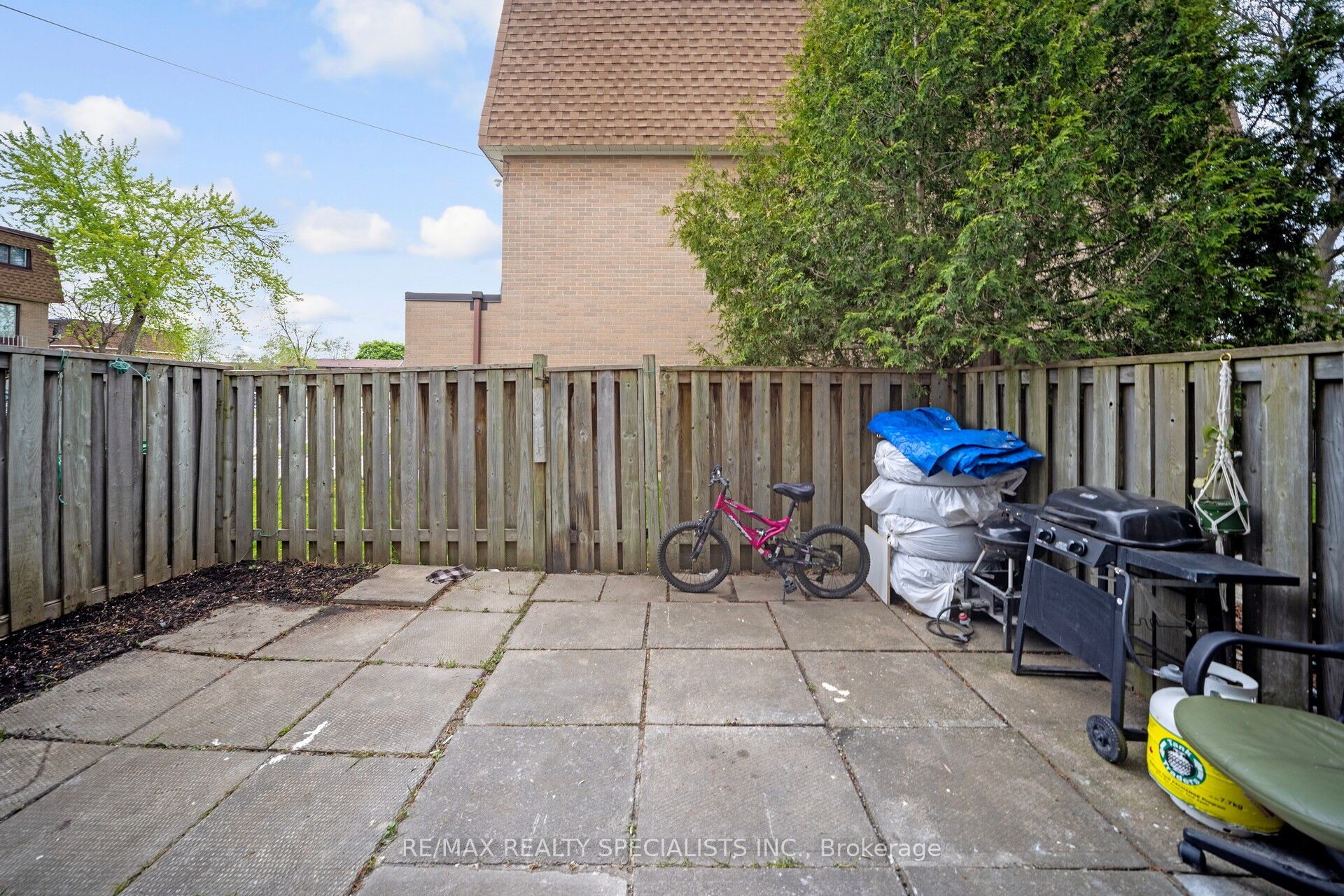 144 Fleetwood Crescent Property Photo 40
