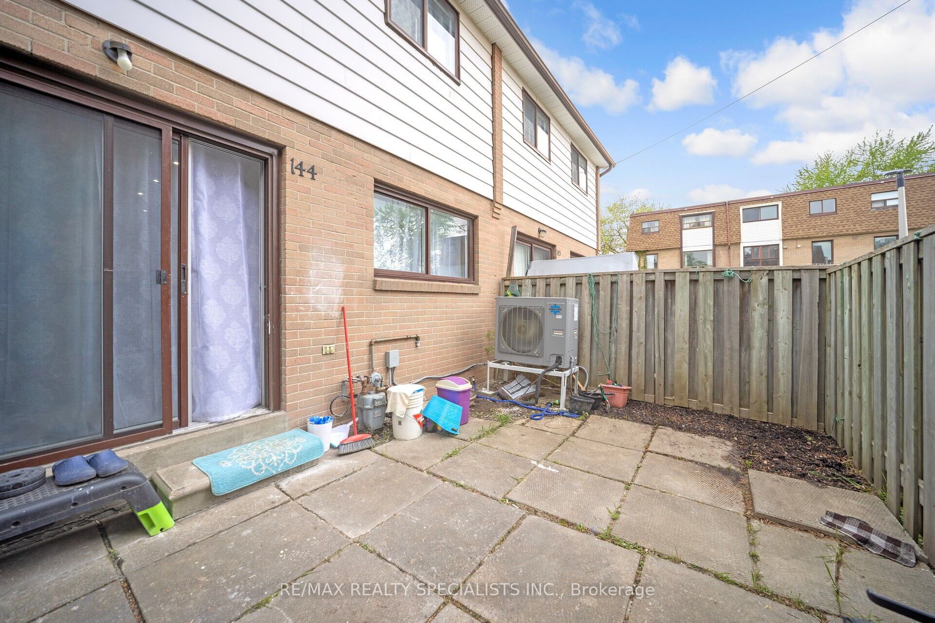 144 Fleetwood Crescent Property Photo 41