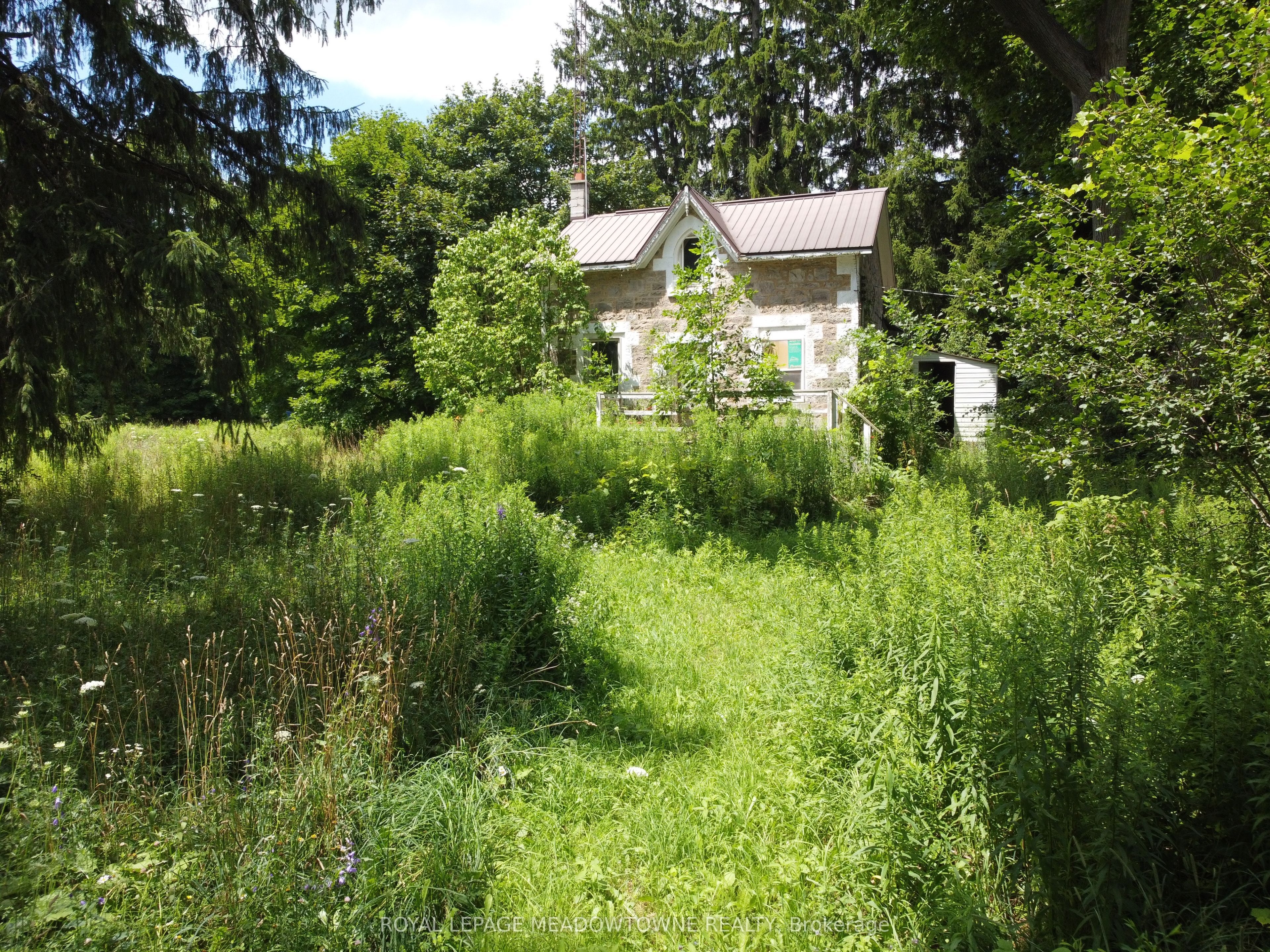 9414 First Line Property Photo 6