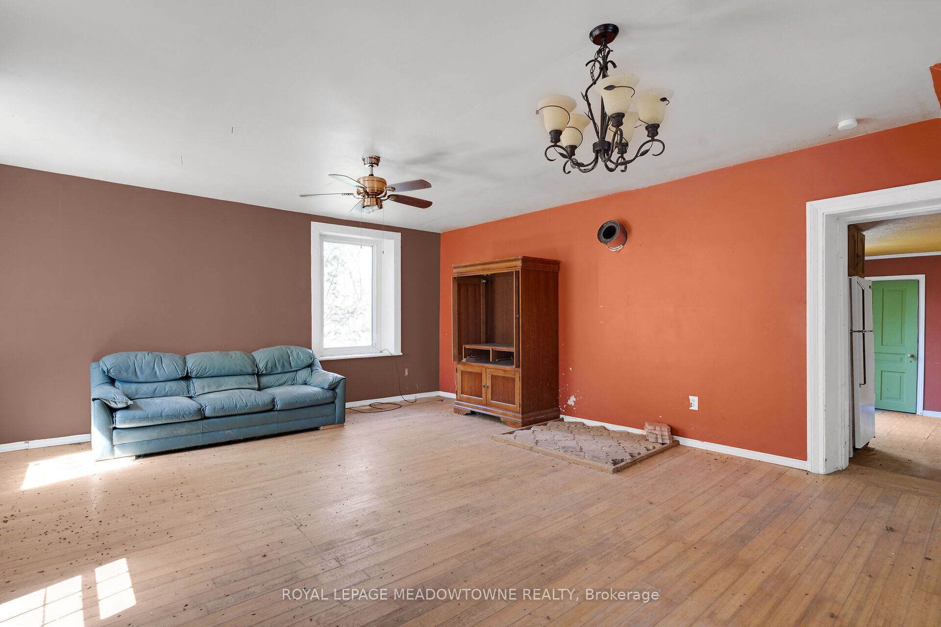 9414 First Line Property Photo 11