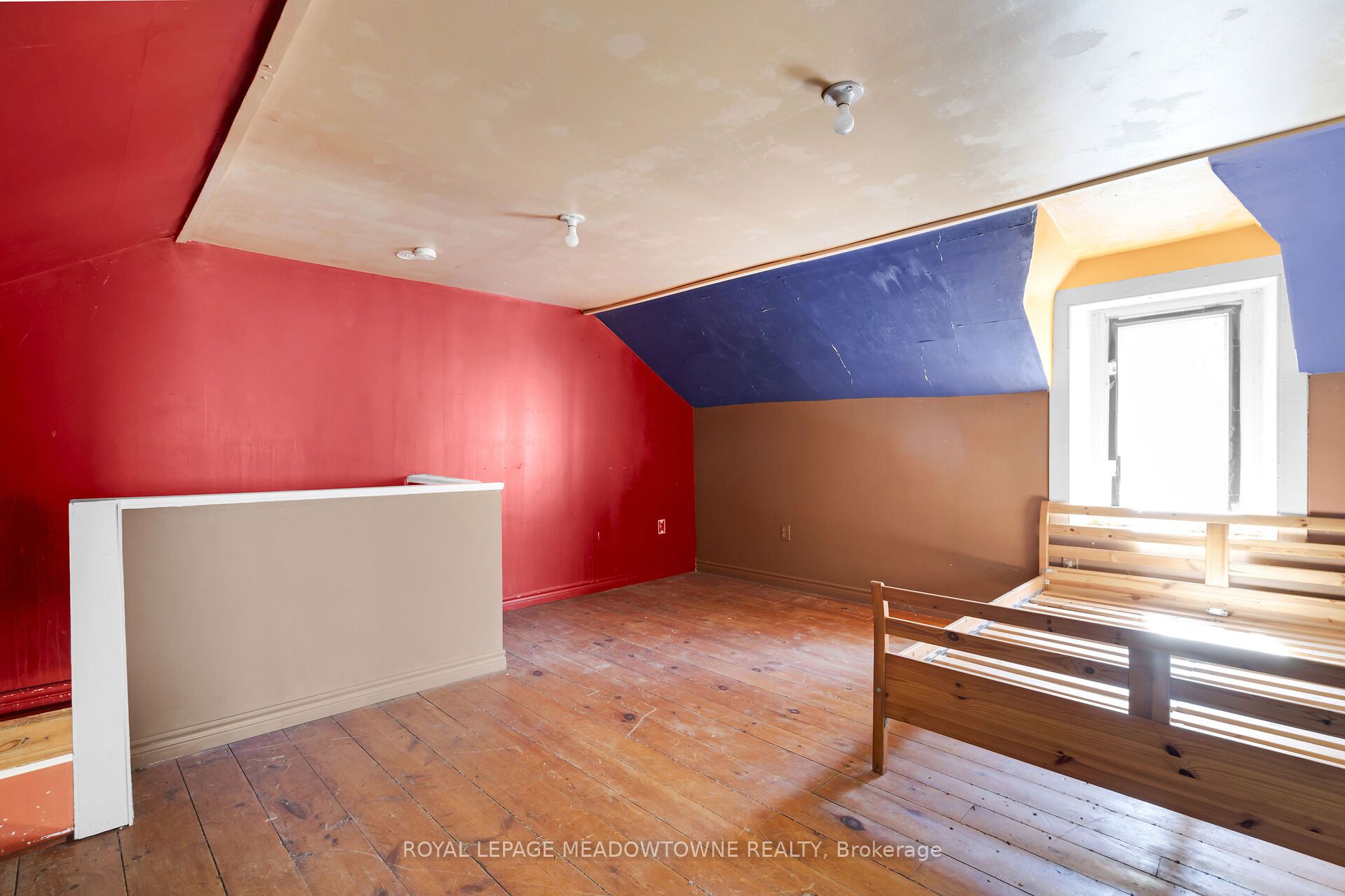 9414 First Line Property Photo 16