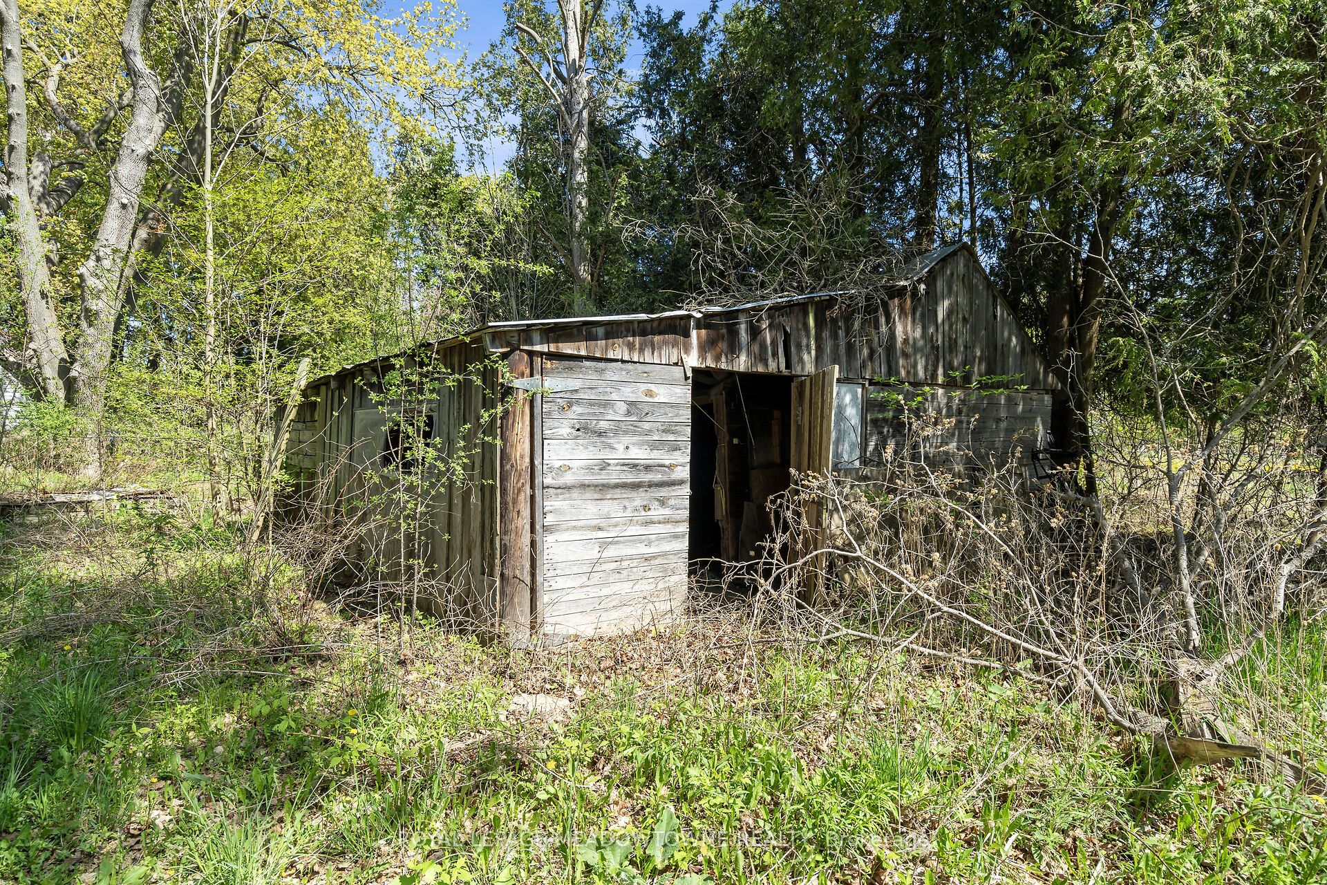 9414 First Line Property Photo 26