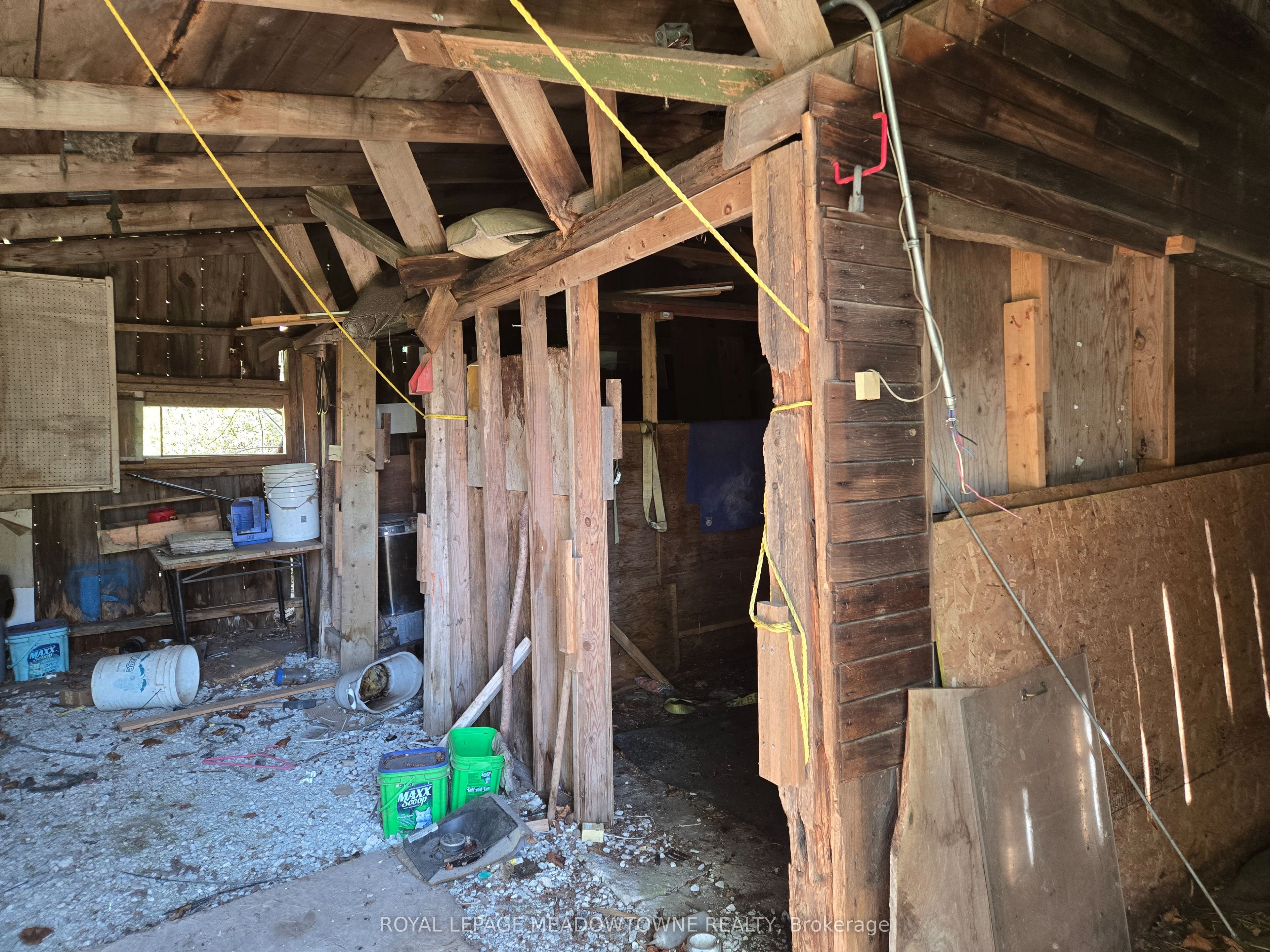 9414 First Line Property Photo 28